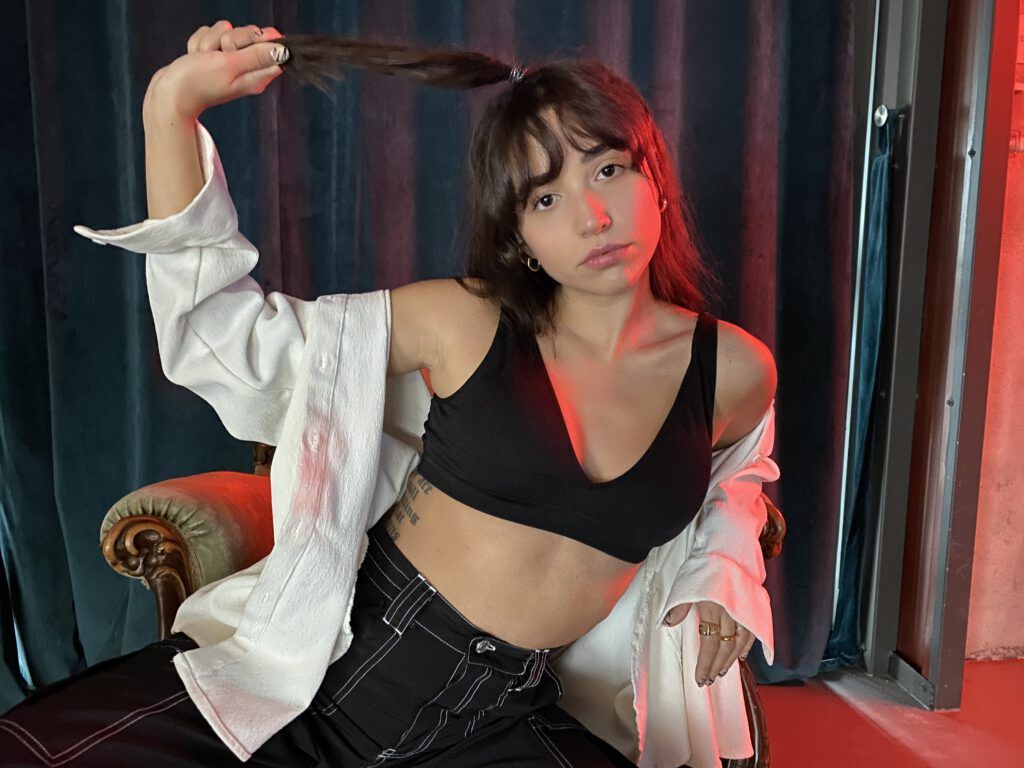 1024x768 Zeynep Bastık Wallpaper