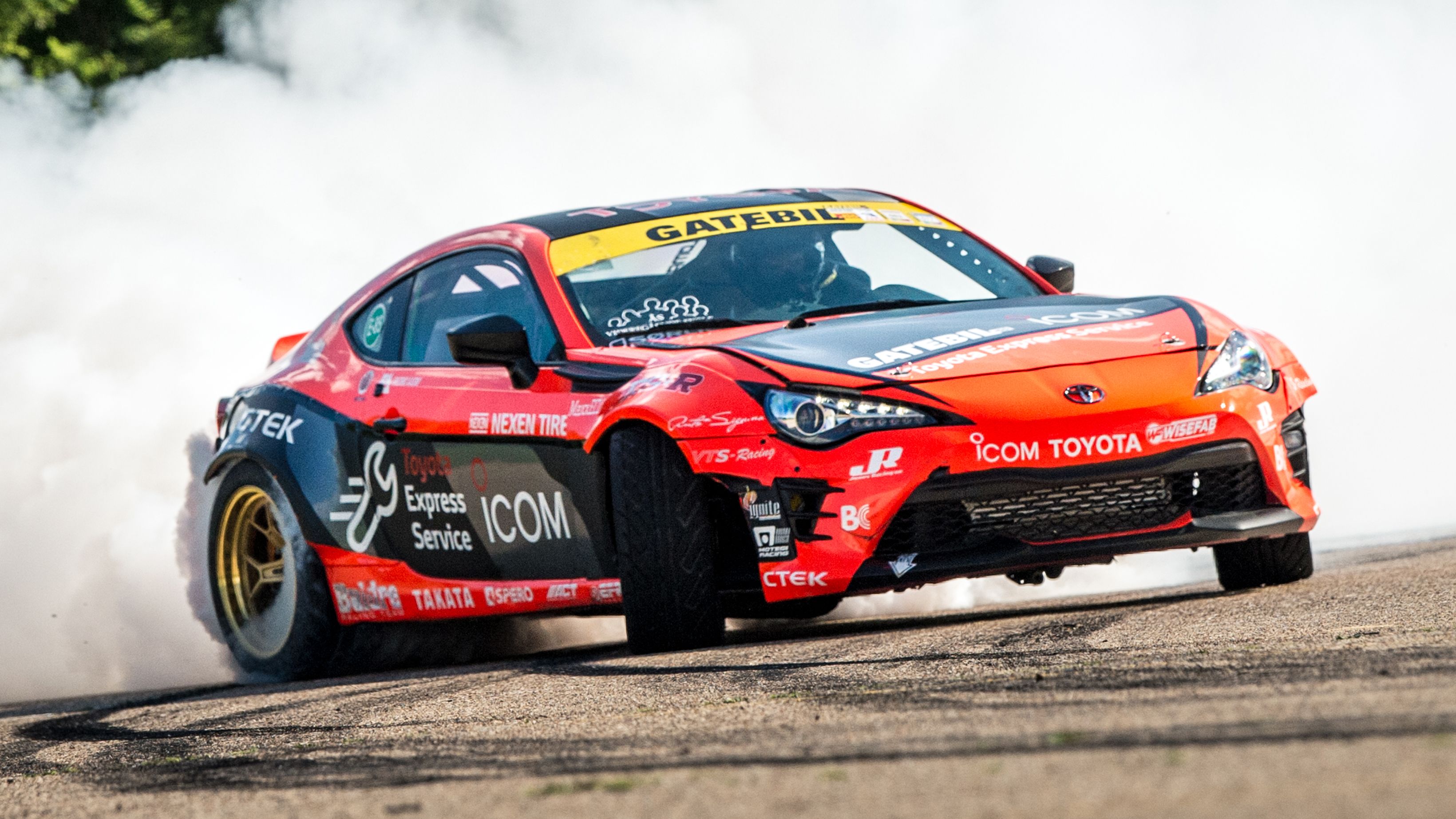 3280x1845 Video: a 150bhp Toyota GT86 drifts like crazy