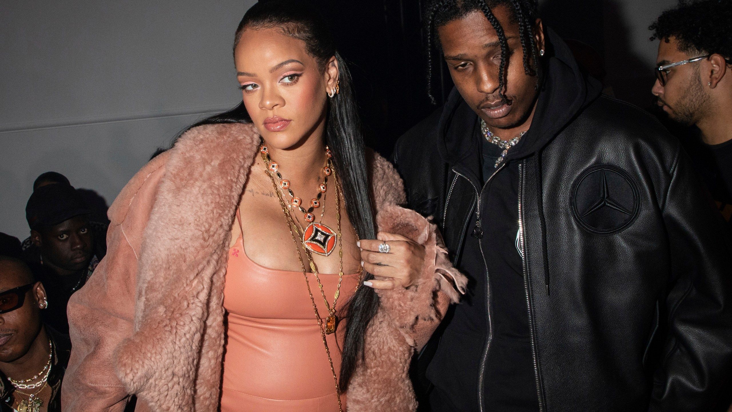 2560x1440 Rihanna gives birth to first child with A$AP Rocky: reports