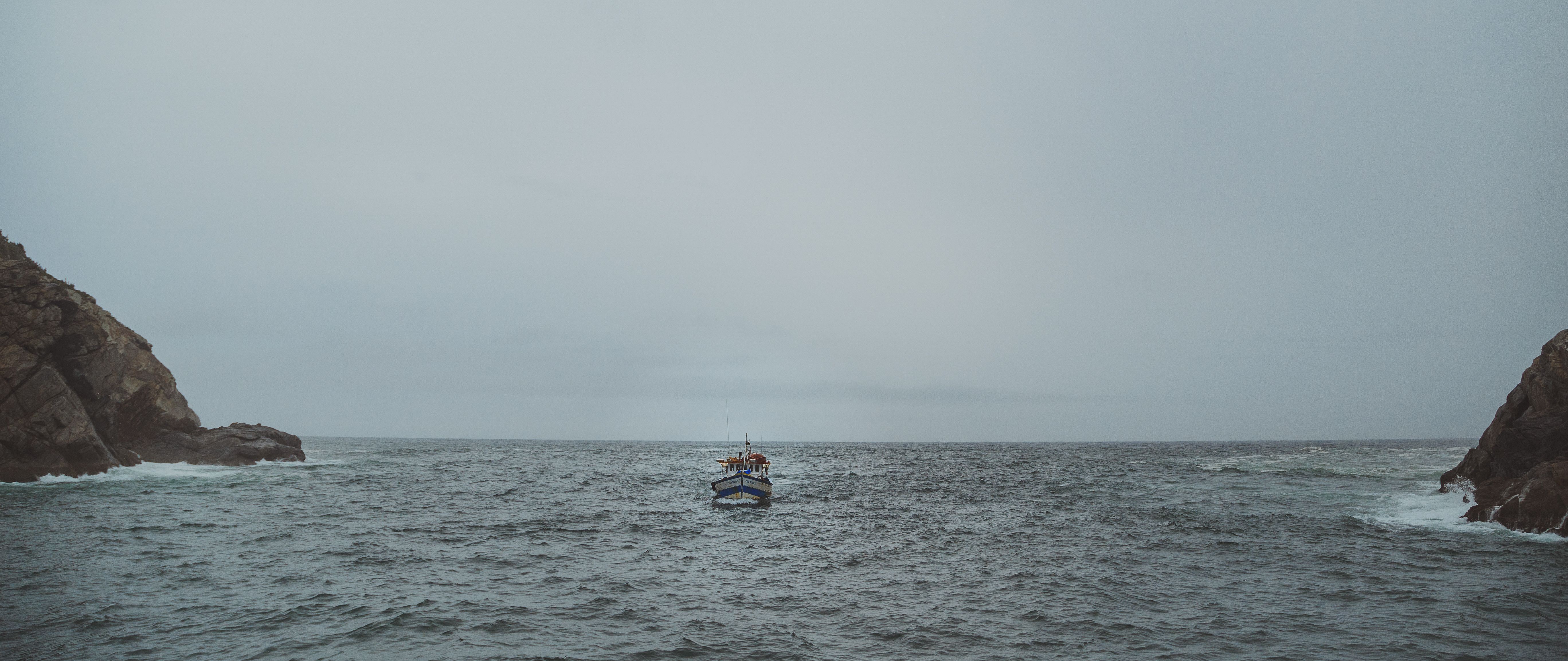 5471x2308 Boat On A Sea Photo, Download The BEST Free Boat On A Sea & HD Image