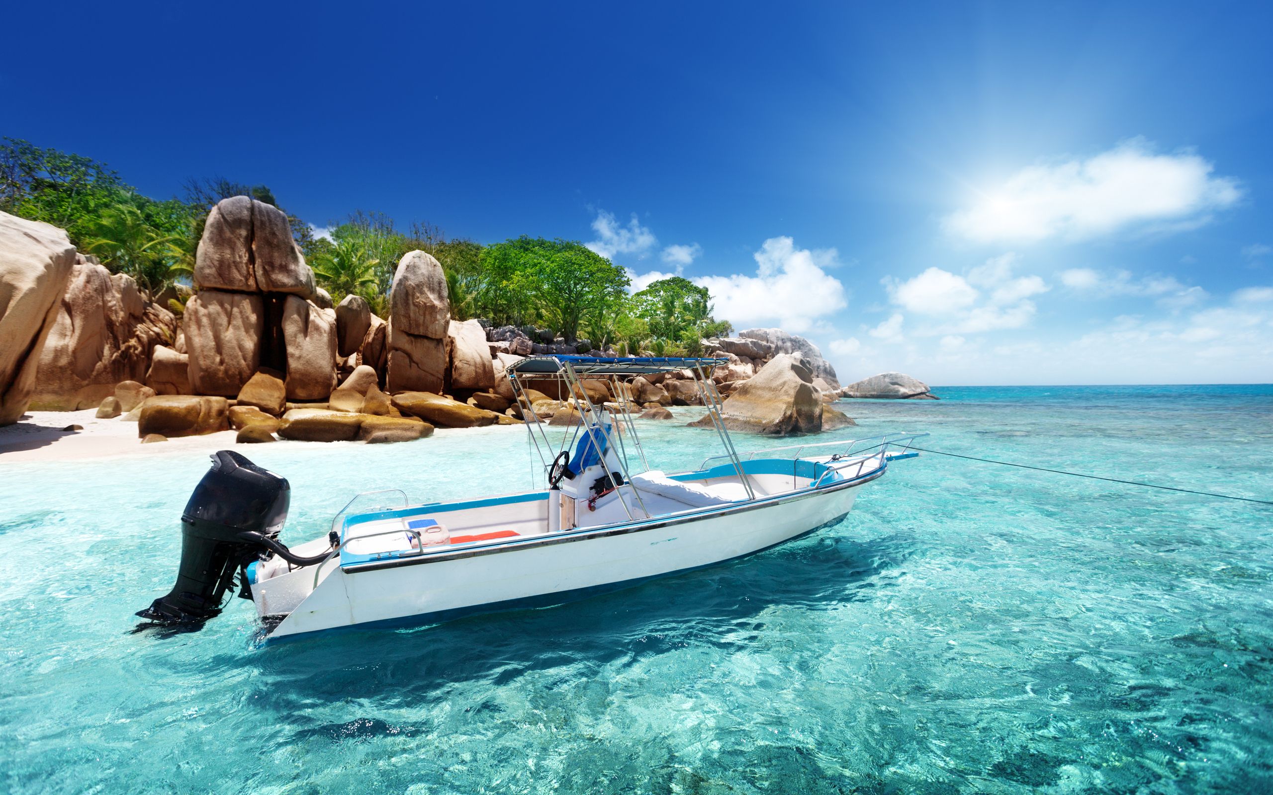 2560x1600 Boat Ocean Wallpaper HD