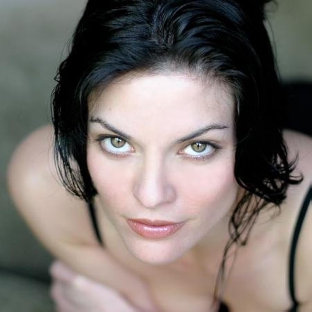 1000x1000 Alana De La Garza