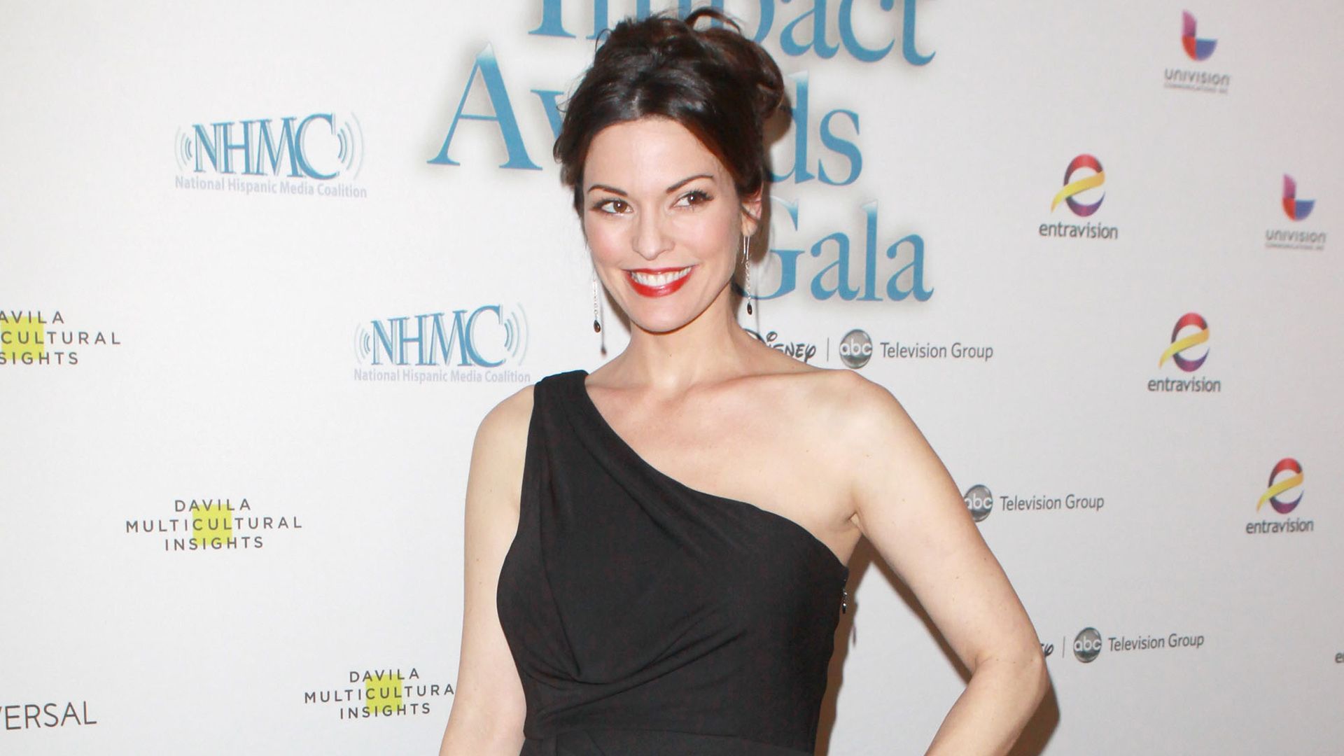 1920x1080 Alana De La Garza Wallpaper
