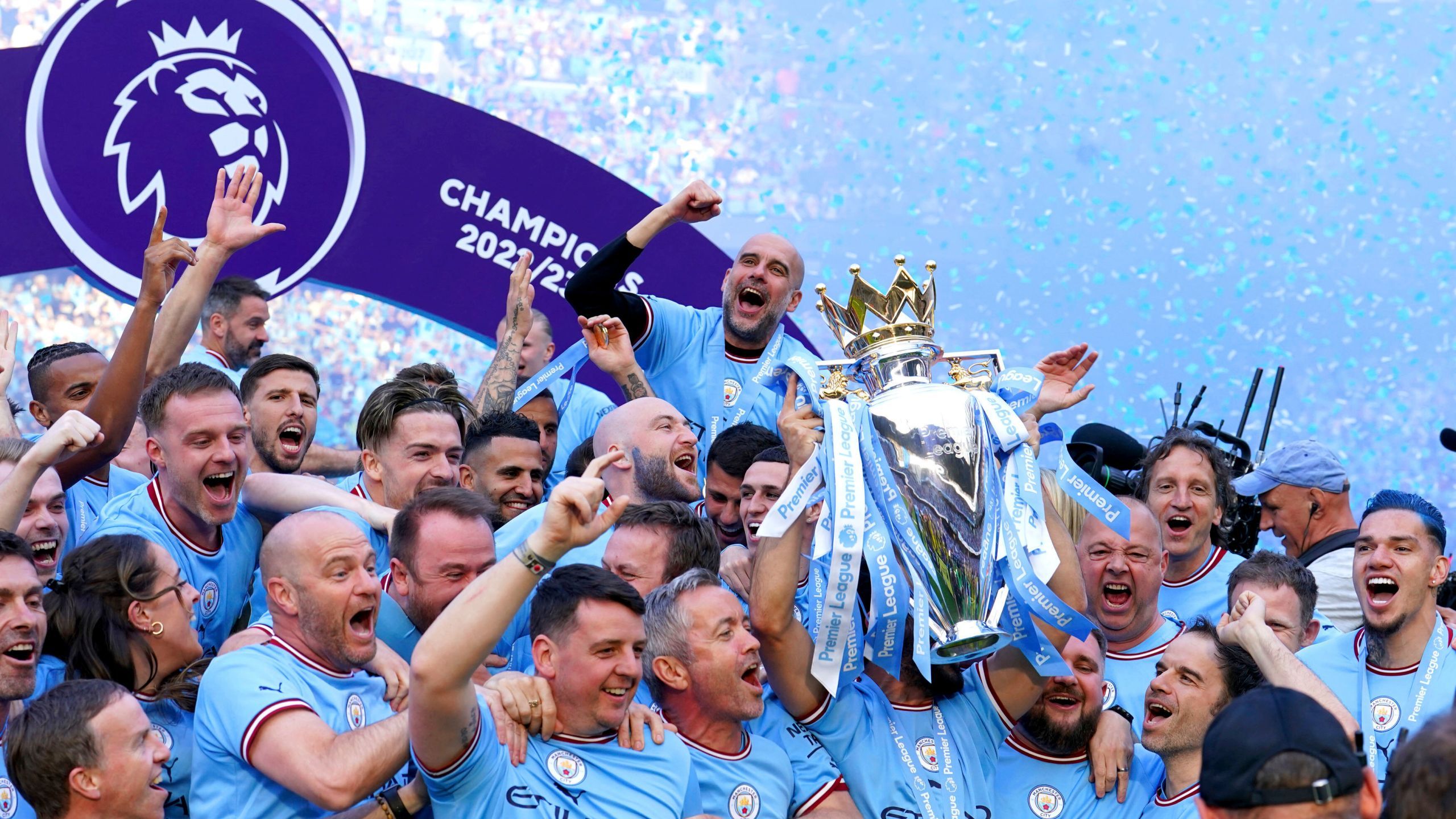 2560x1440 Man City celebrates Premier League title at home with fans, now targets treble