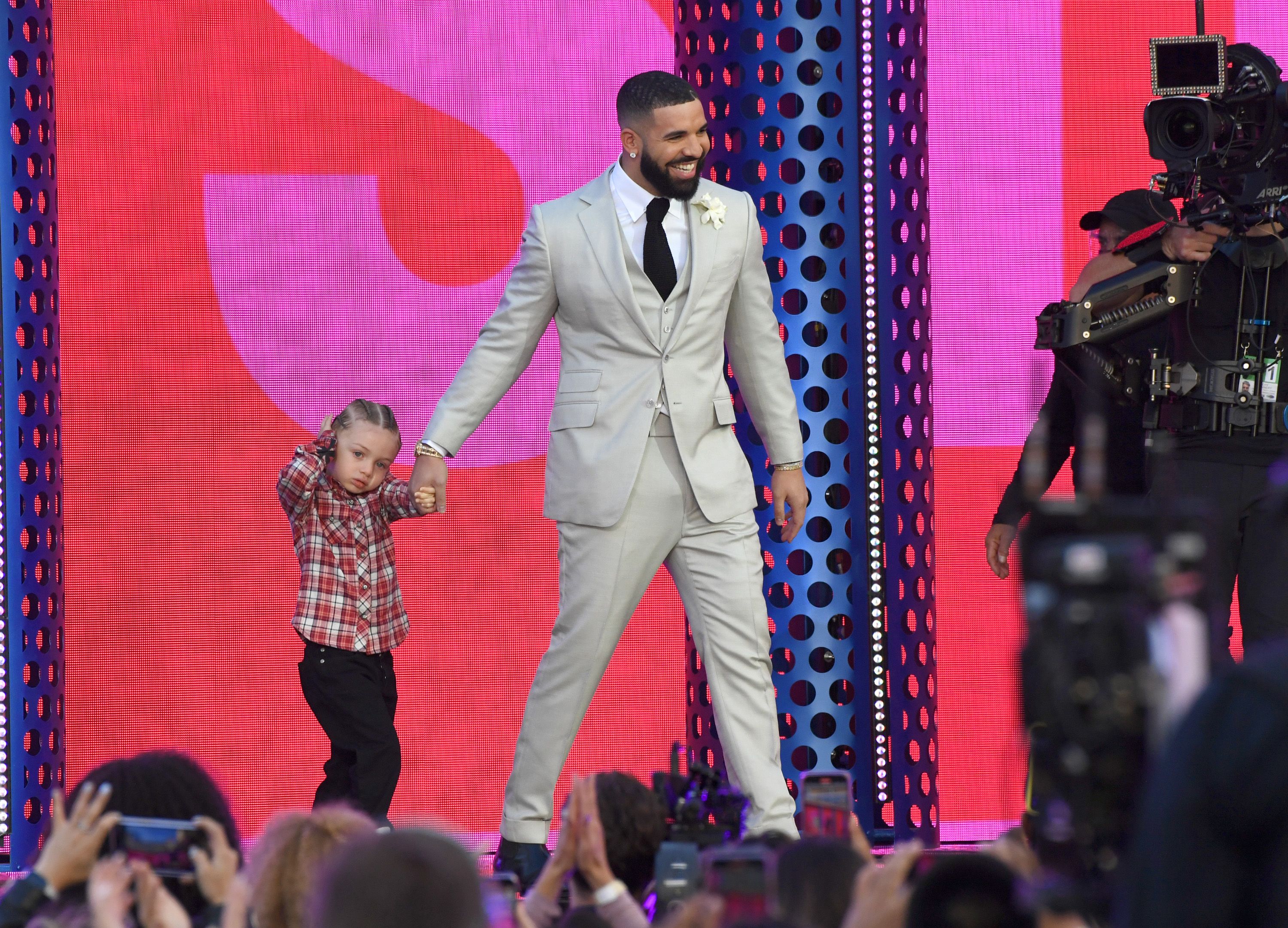 3000x2163 Drake's Son Adonis Leaves Fans in Awe at Billboard Music Awards