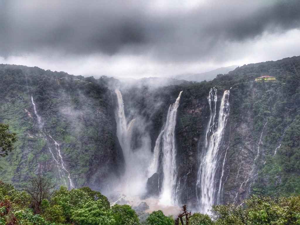 1024x768 BACKPACKERS RIDE IN KARNATAKA