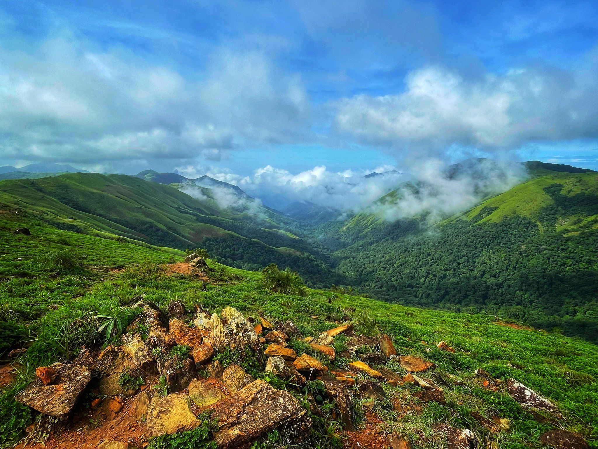 2048x1536 Karnataka: Visit these 5 gorgeous destinations to enjoy monsoons in all their glory