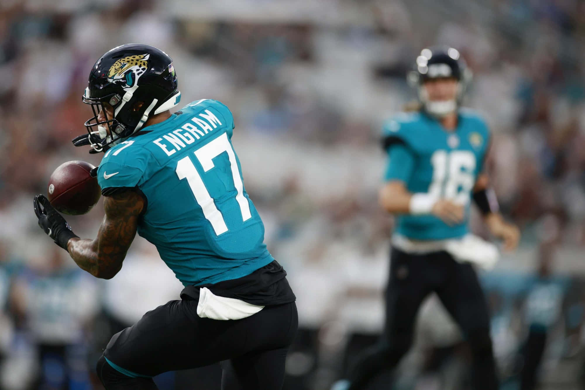 2000x1333 Download Evan Engram Jaguars Game Action Wallpaper