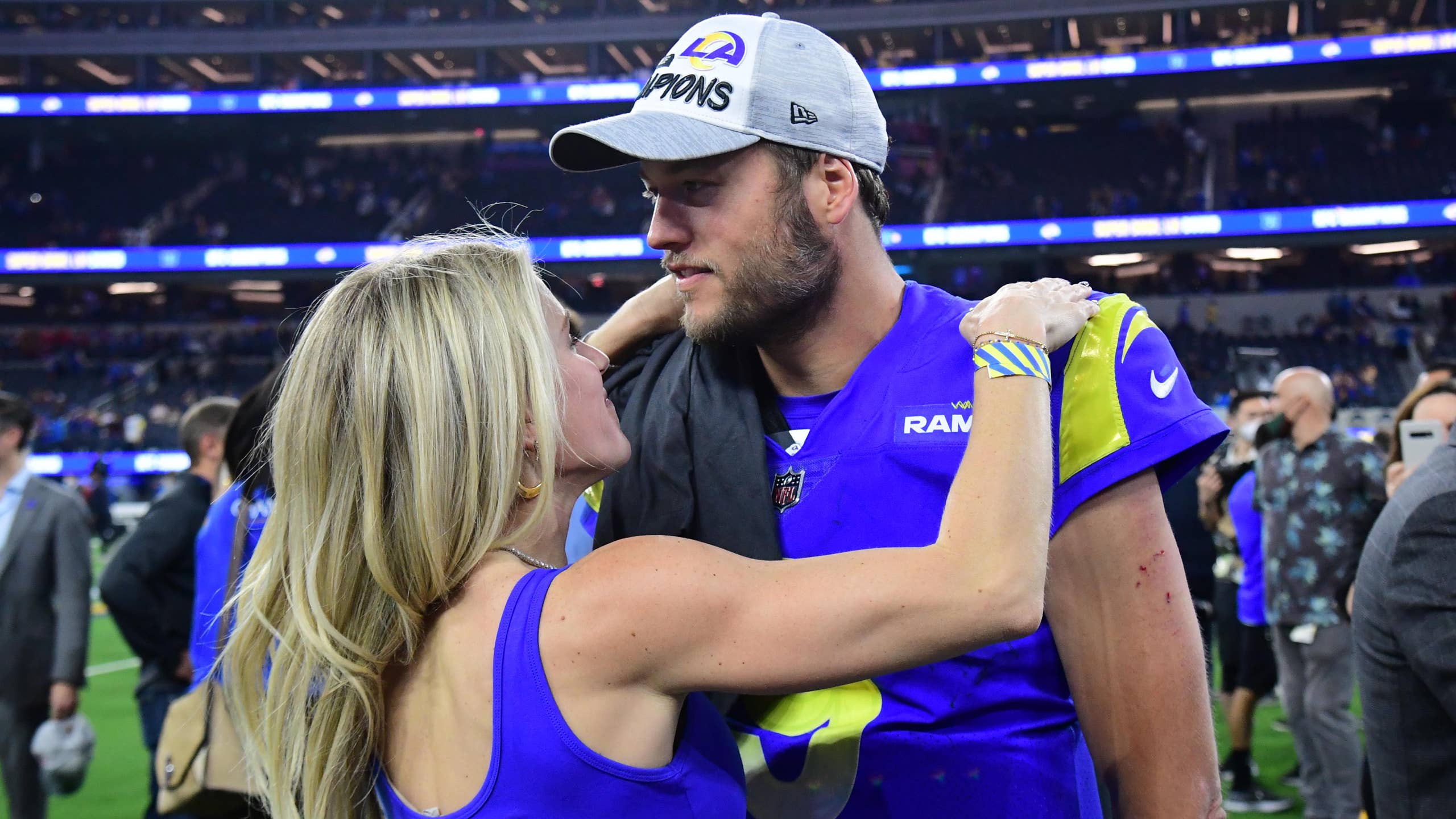 2560x1440 Matthew Stafford's Wife Kelly Makes Feelings Clear on Rams QB Ahead of New Year