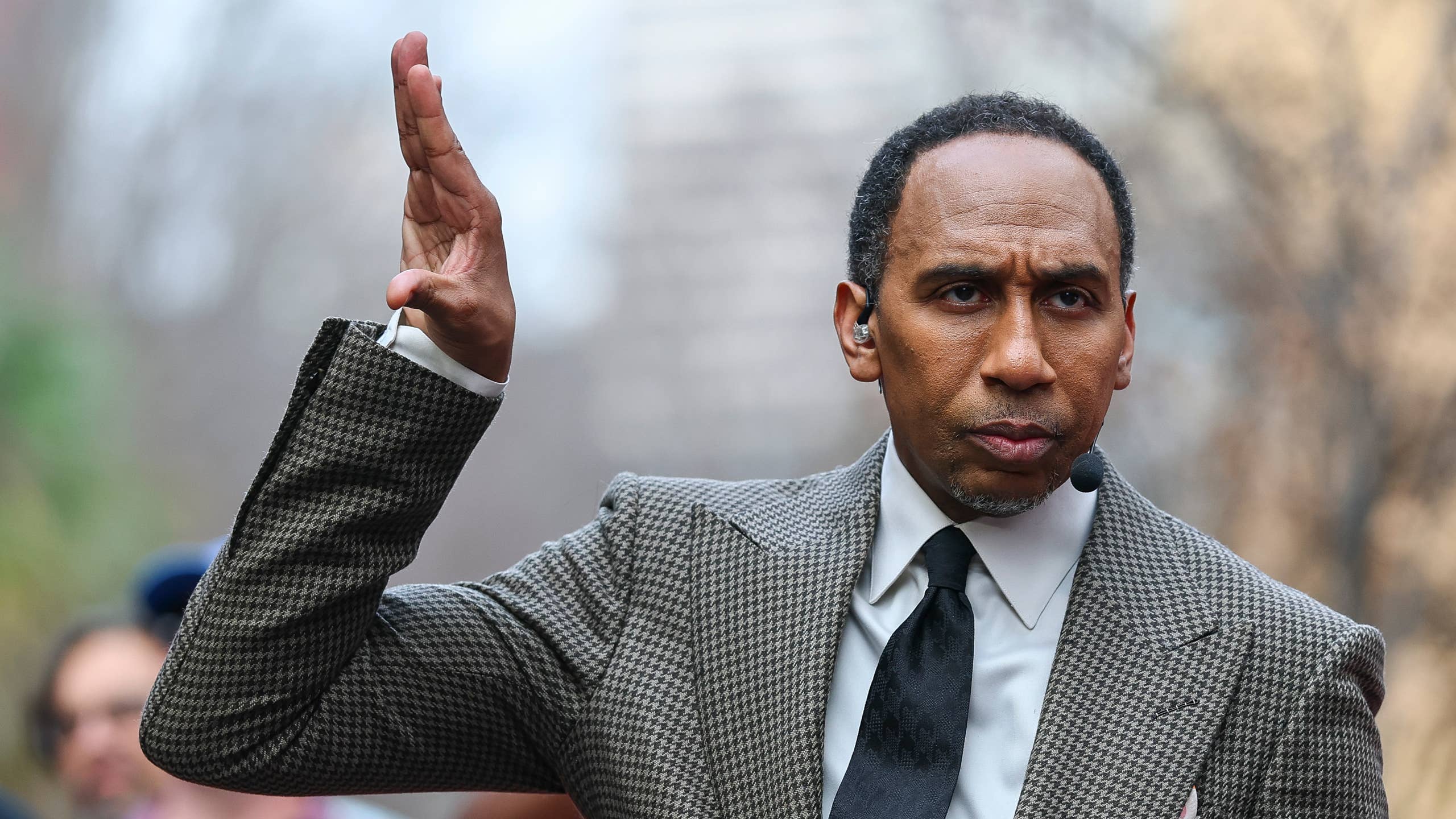 2560x1440 Stephen A. Smith Becomes ESPN's First $100 Million Man's Journal