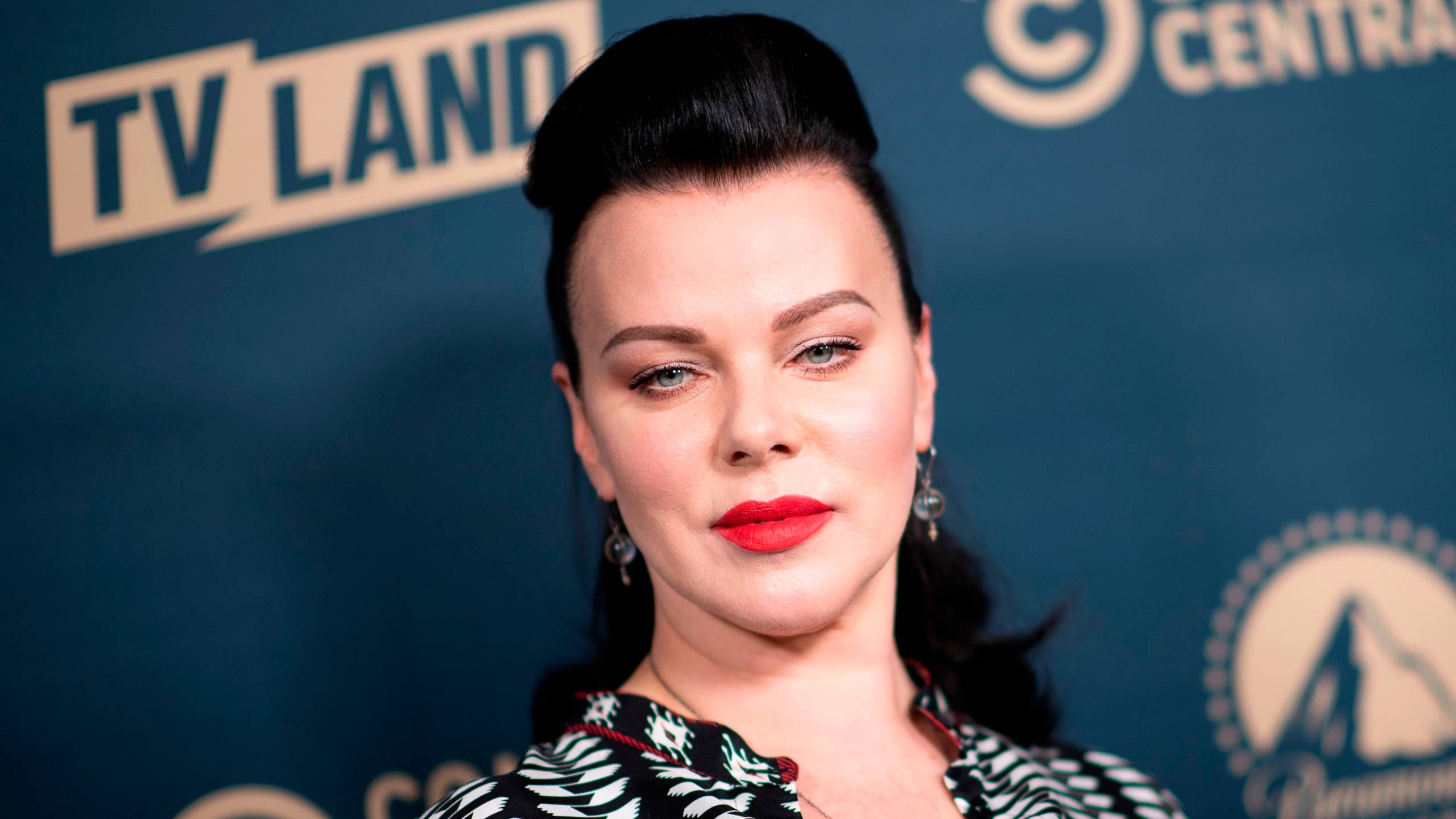 2560x1440 Debi Mazar, is Ageless in Bathing Suit Shots