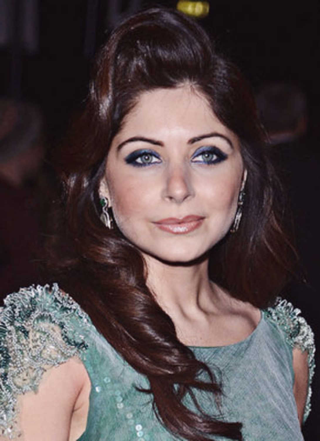 1090x1500 Kanika Kapoor Wallpaper