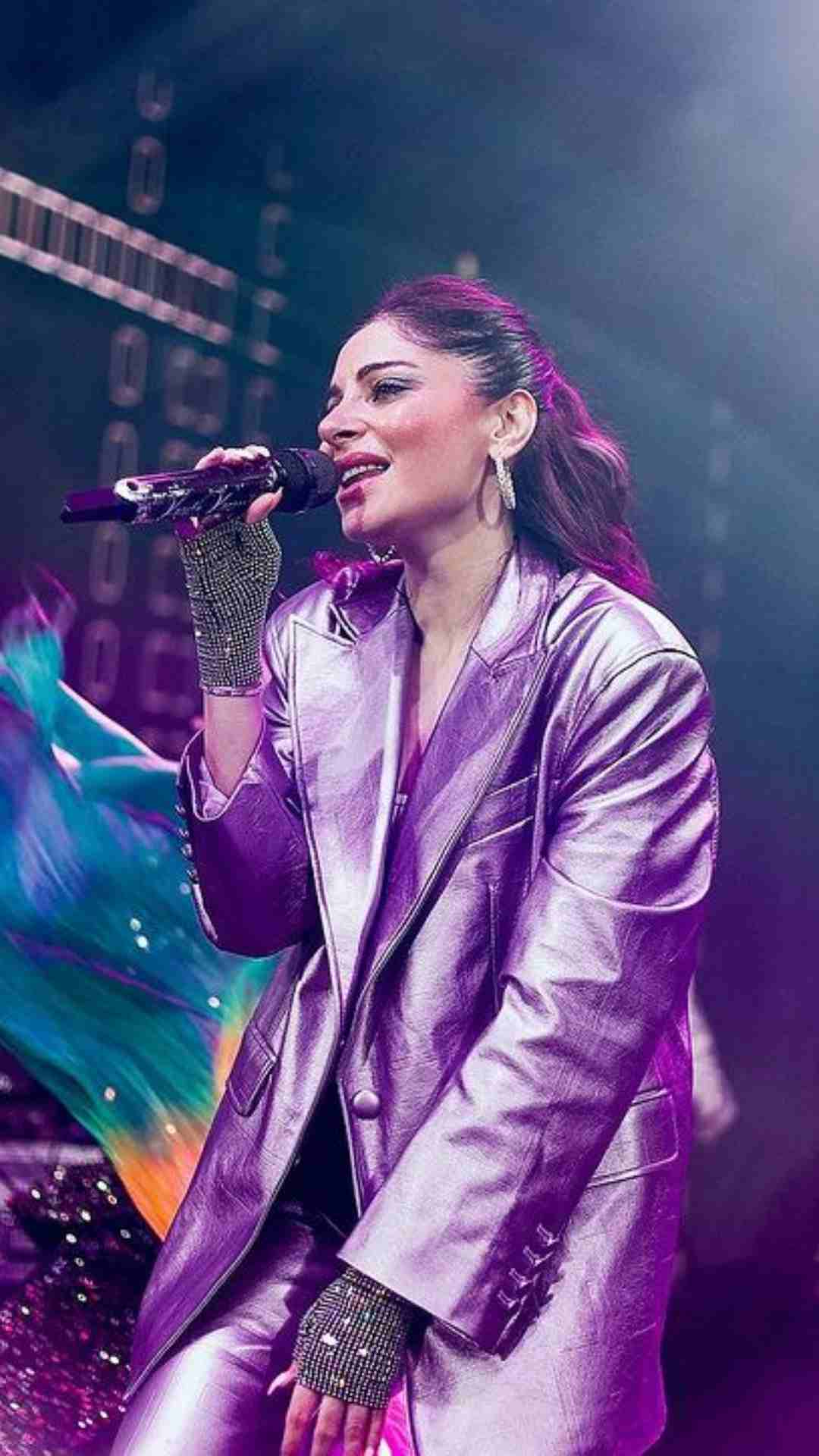 1080x1920 Kanika Kapoor Shares Concert Pics From T20 Rajasthan Premiere League