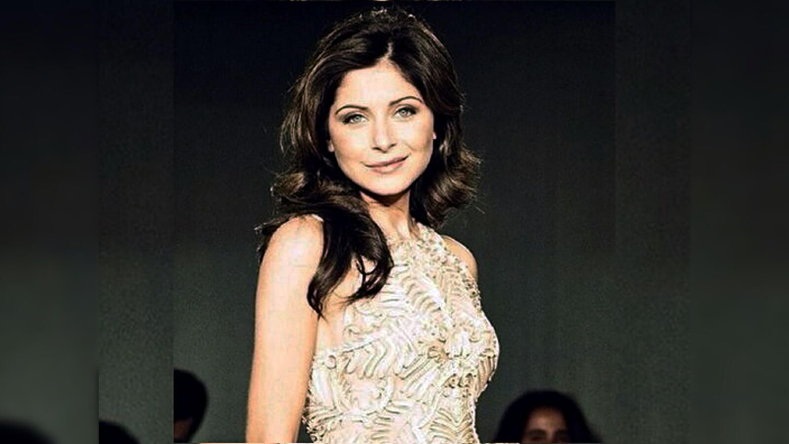 1600x900 Kanika Kapoor: Kanika Kapoor Offers To Donate Plasma For Treating COVID 19 Patients Economic Times