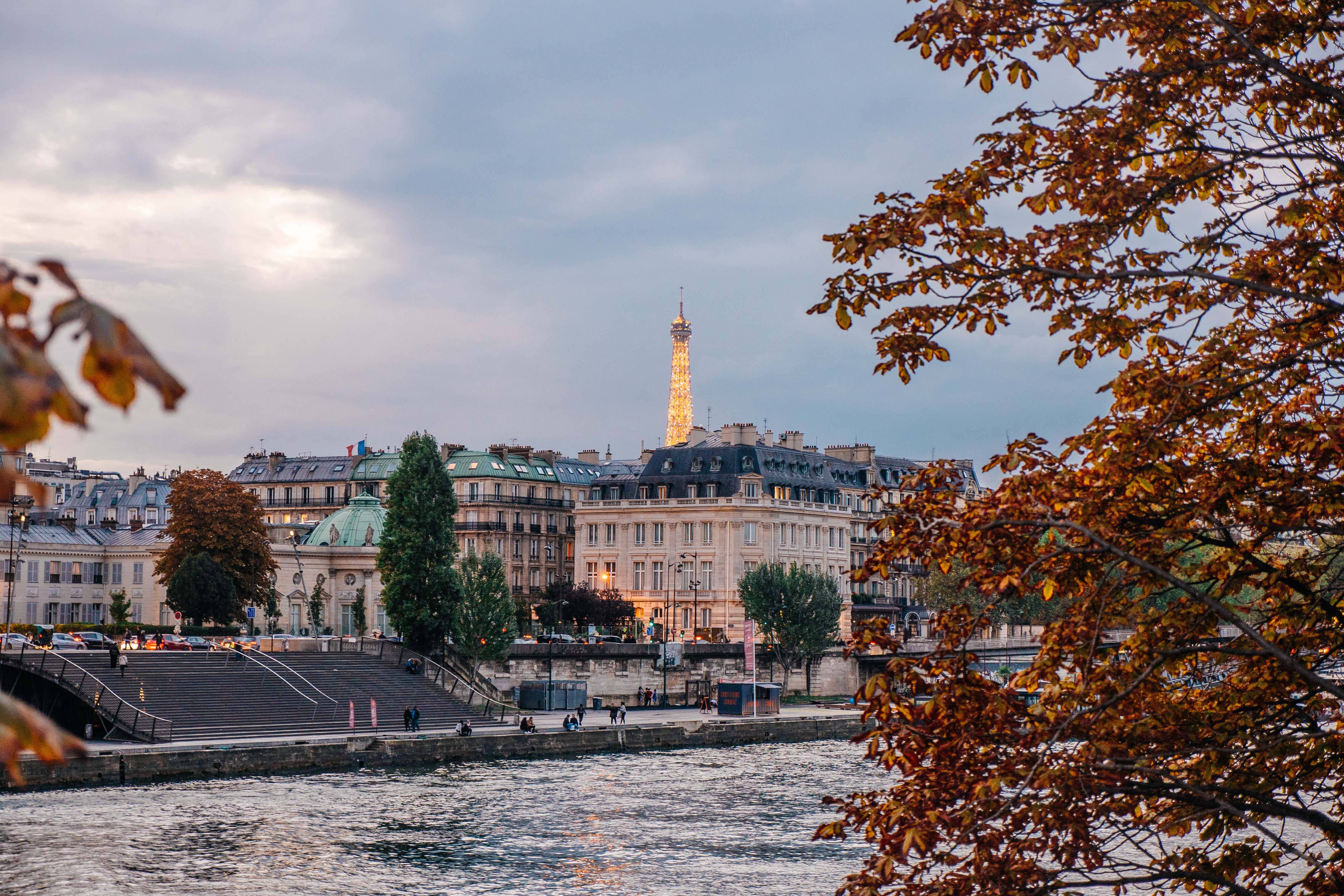 4546x3031 Download Autumn Leaves Transform Paris Into a Picture Perfect Scene Wallpaper