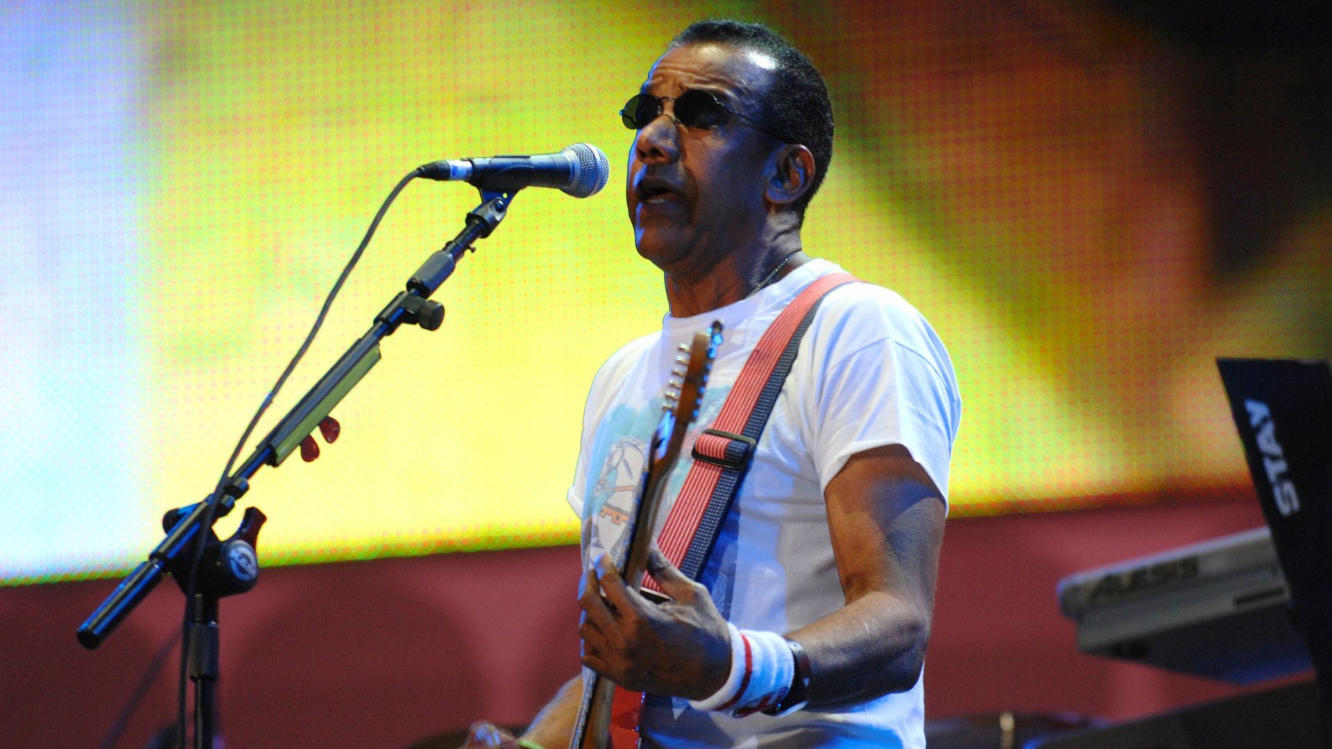 1920x1080 Por que Jorge Ben mora no Copacabana Palace? Músico passou por tragédia