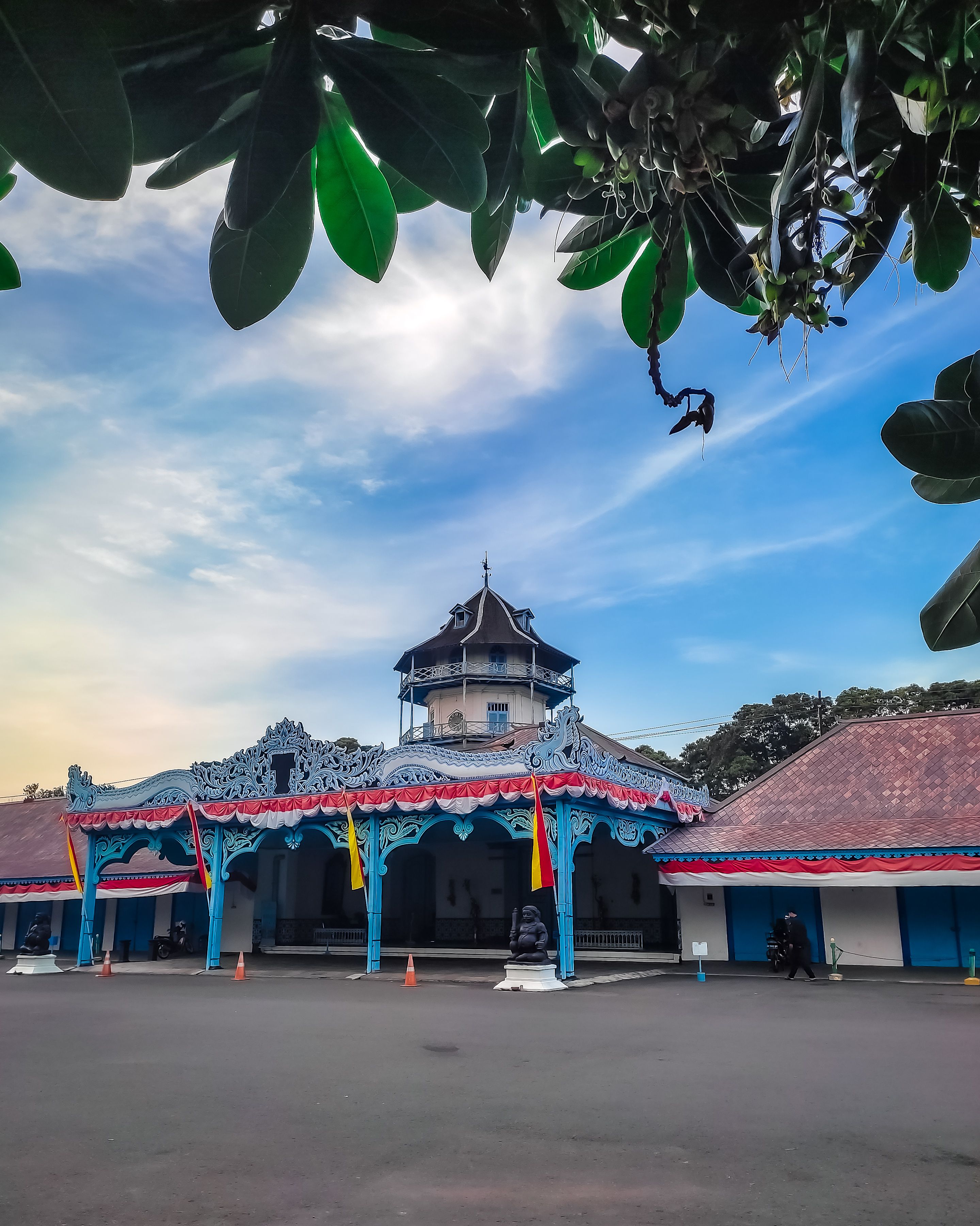 2879x3601 Keindahan Keraton Kasunanan