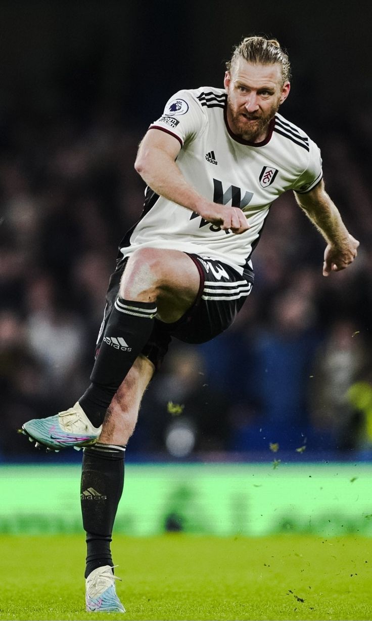 736x1226 Tim Ream ⚪️⚫️