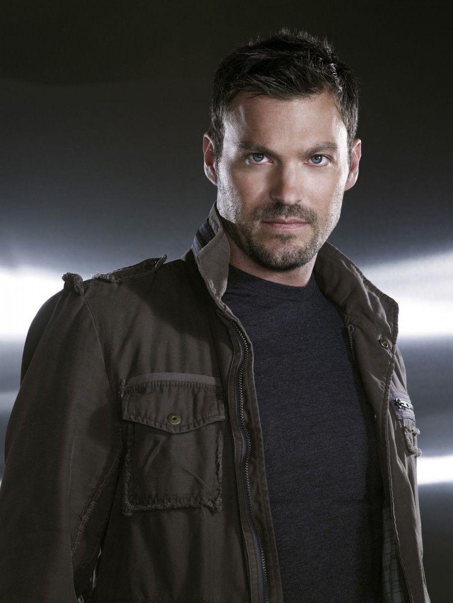 901x1200 Brian Austin Green Wallpaper
