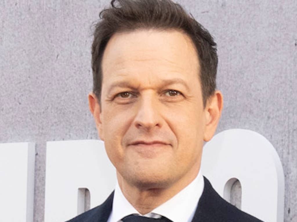 1024x768 The Handmaid's Tale': Josh Charles Makes Impression as Commander Wharton