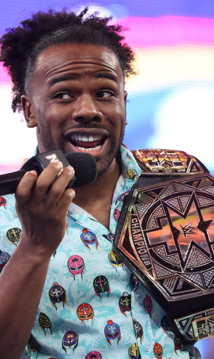 735x1231 Xavier Woods