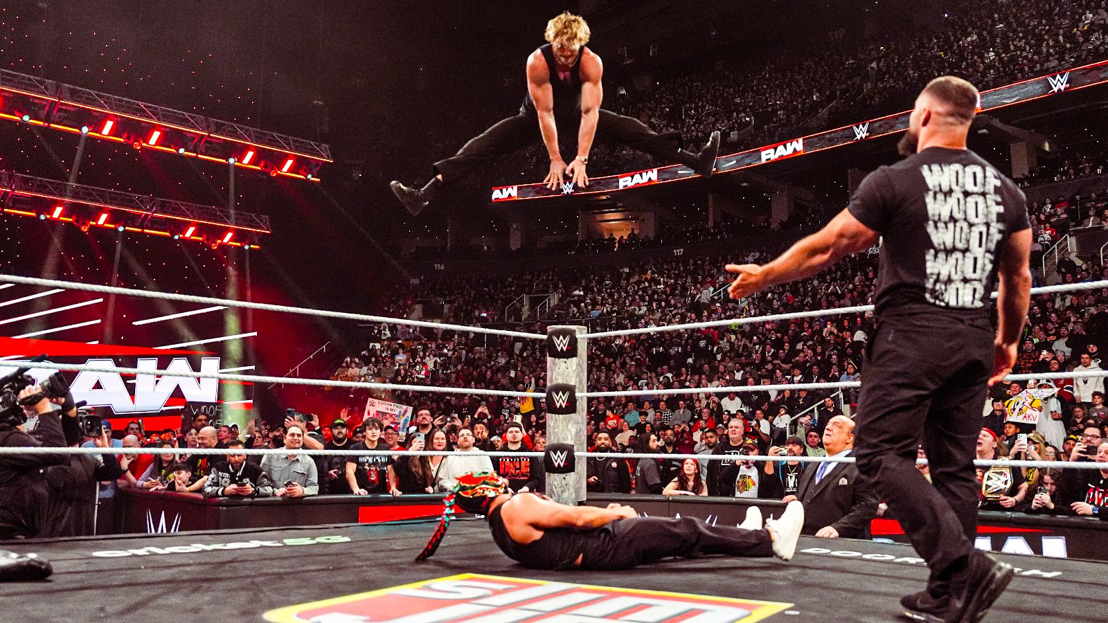 1600x900 EXCLUSIVE PHOTOS: AUSTIN THEORY DEFEATS REY MYSTERIO ON WWE MONDAY NIGHT RAW