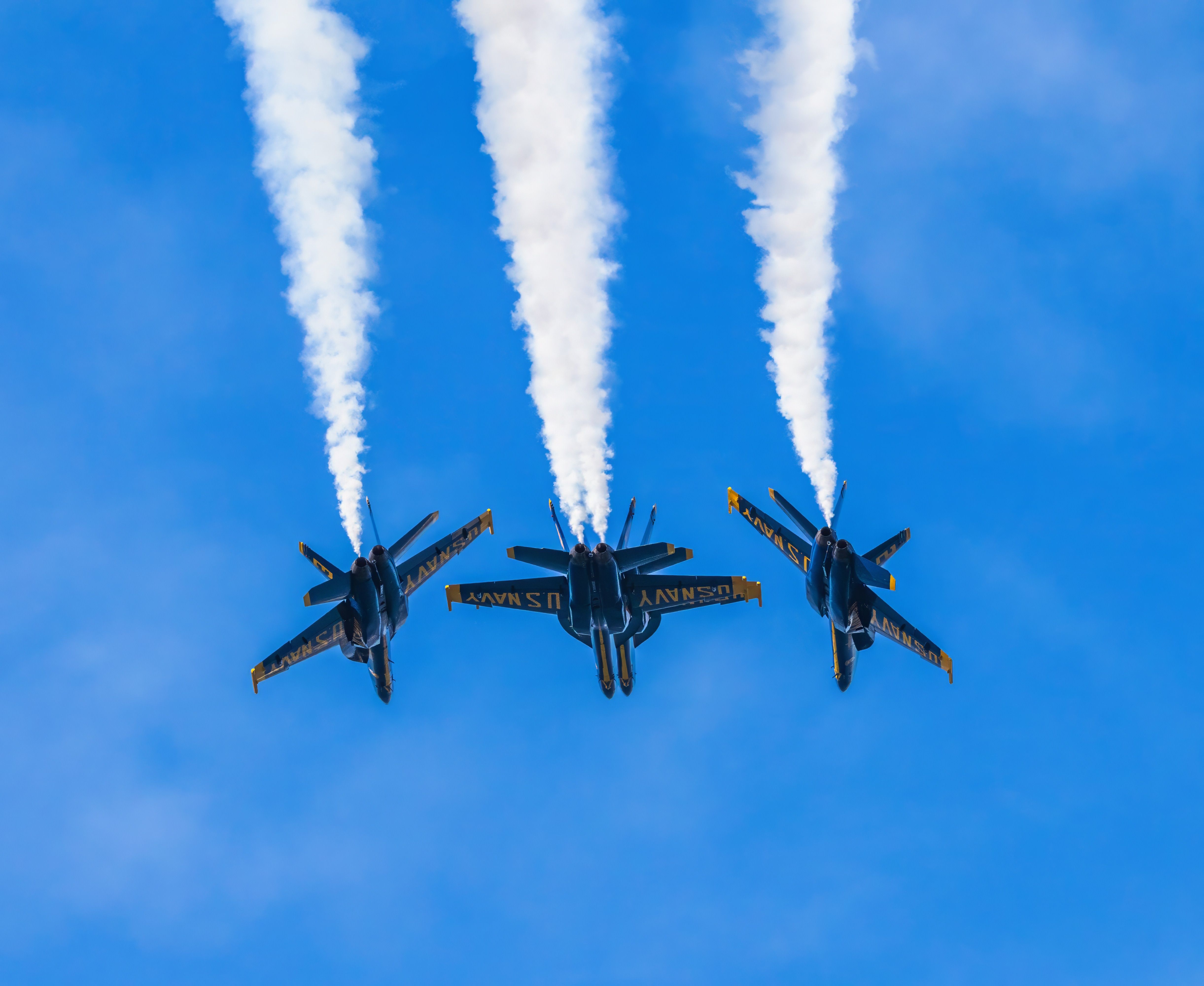 4885x4000 Fighter Planes during an Airshow · Free