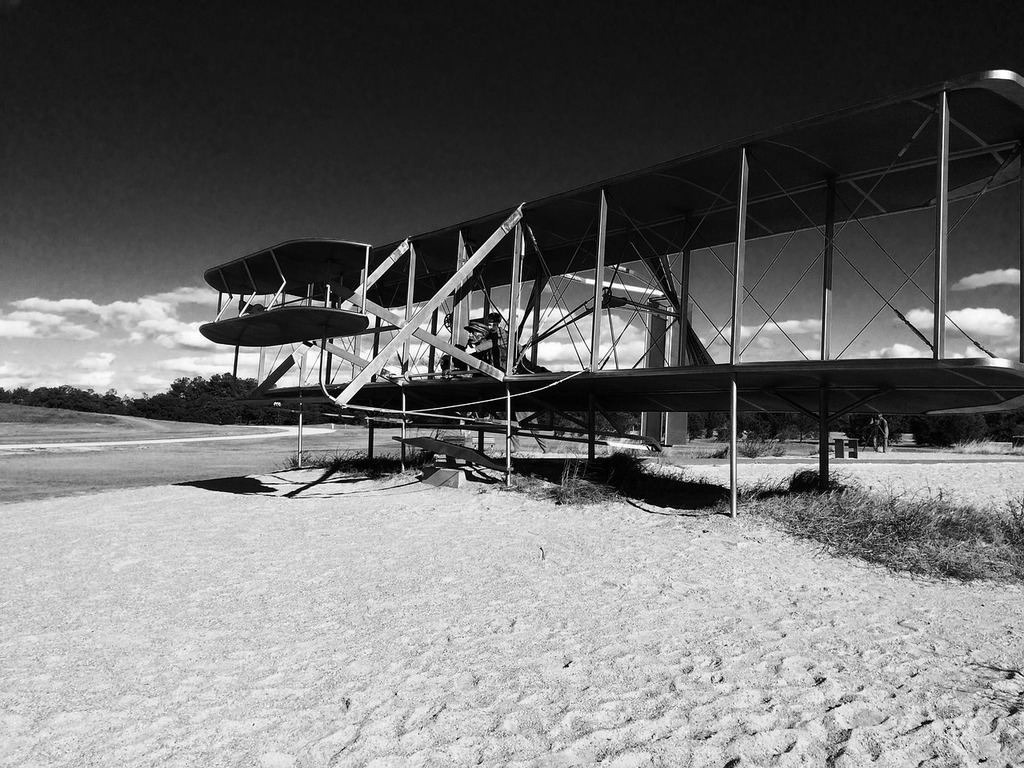1024x768 A black and white photo of an old airplane. Aircraft black