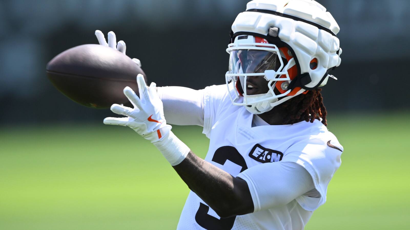 1600x900 Jerry Jeudy: Viral video holding up 4 fingers was about his daughter, not Browns QB choice Washington Post