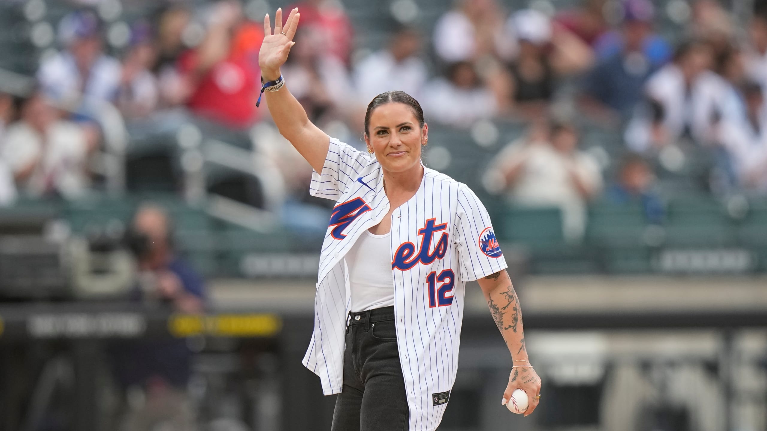 2560x1440 Ali Krieger's ceremonial first pitch