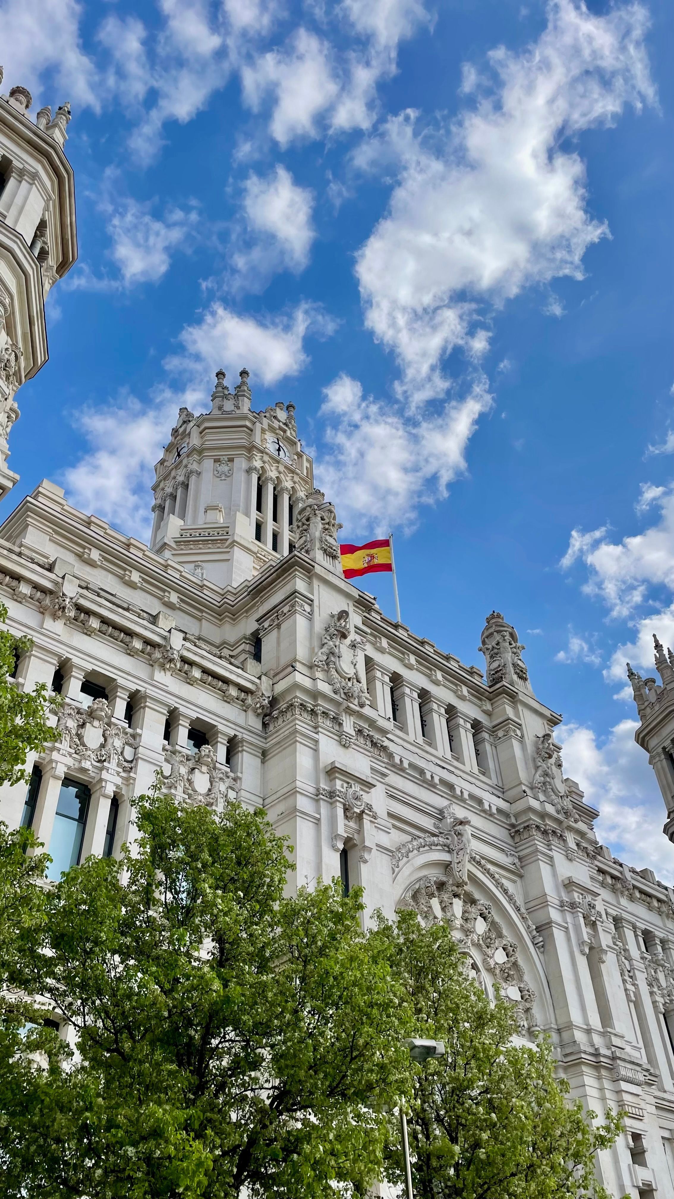 2268x4032 Palacio de Cibeles in Madrid under Blue Sky · Free