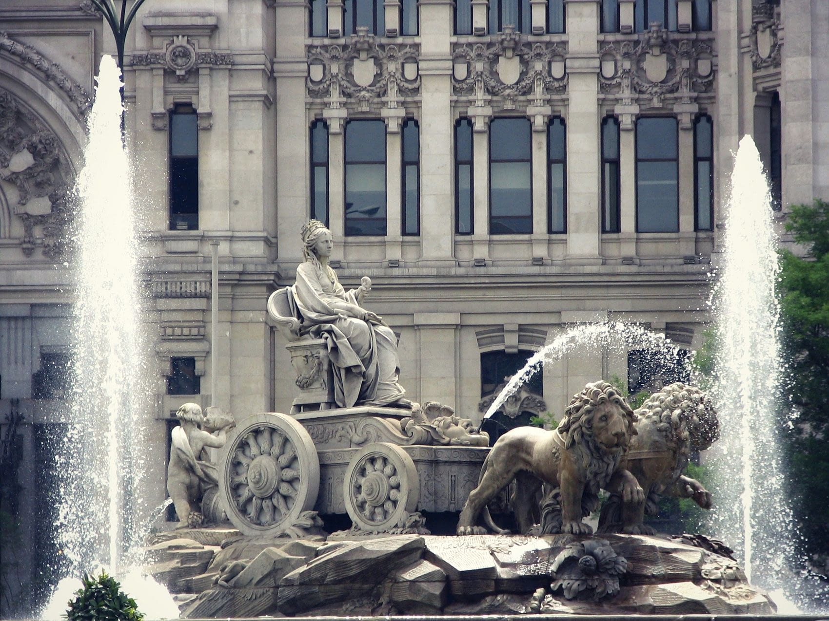 1700x1275 Plaza de Cibeles, An Iconic Square in Madrid