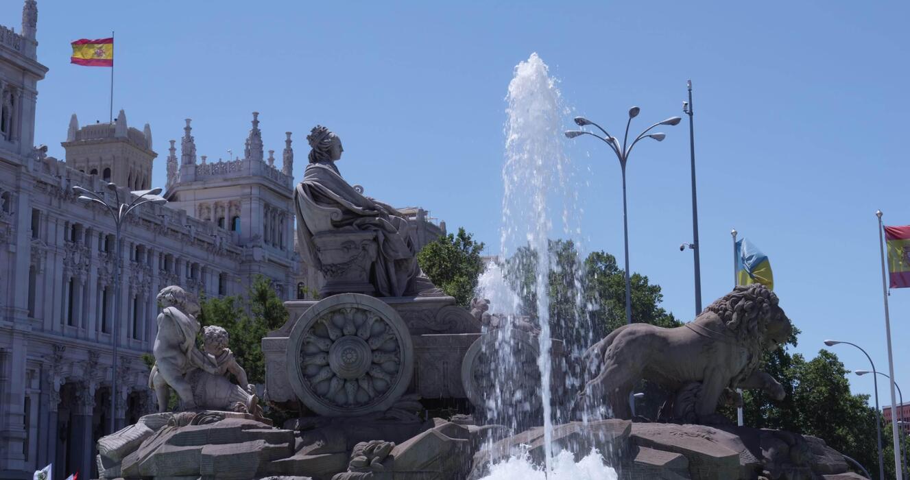 1327x700 The Cybele Fountain and Cibeles square