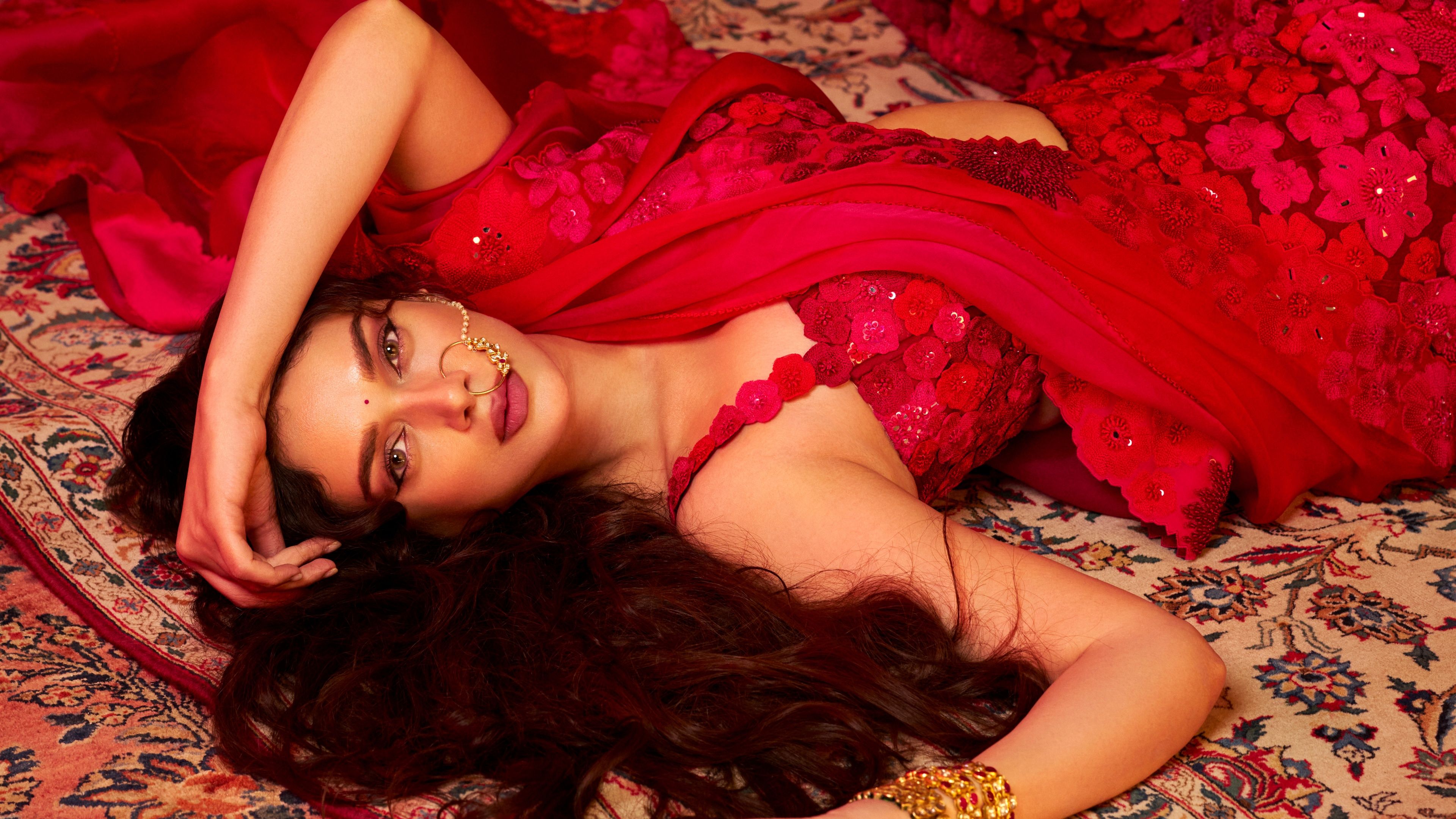 3840x2160 Aditi Rao Hydari Wallpaper 4K, Heeramandi, Red aesthetic