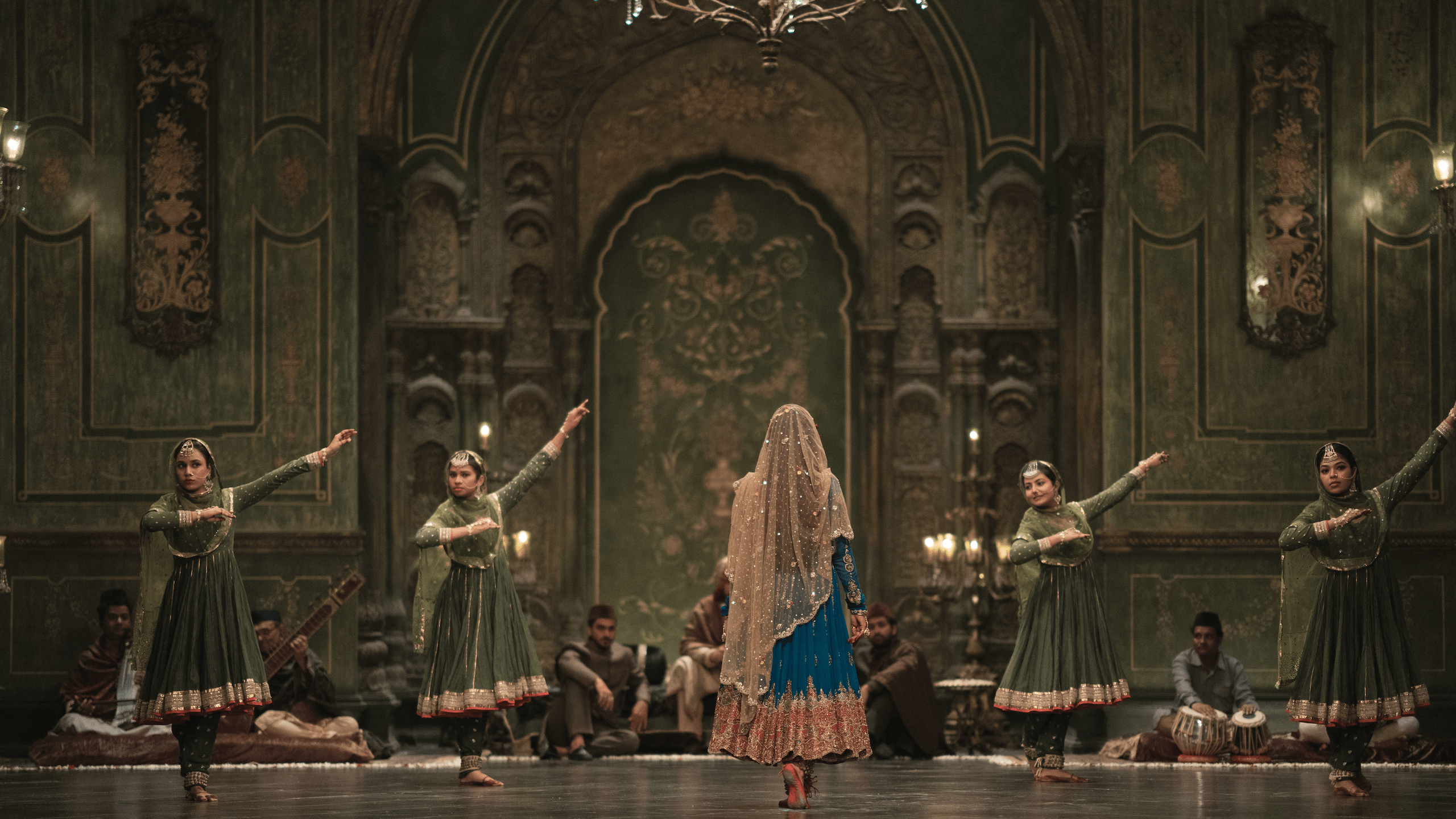 2560x1440 Inside Heeramandi, Bollywood's Most Glamorous (and Expensive) Netflix Series Yet. AD Middle East