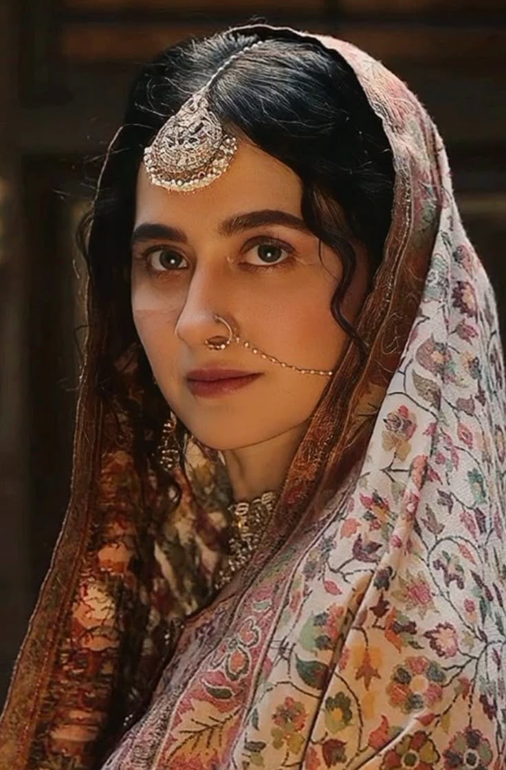 736x1120 Sanjeeda Shaikh as Waheeda in Heeramandi Diamond Bazaar