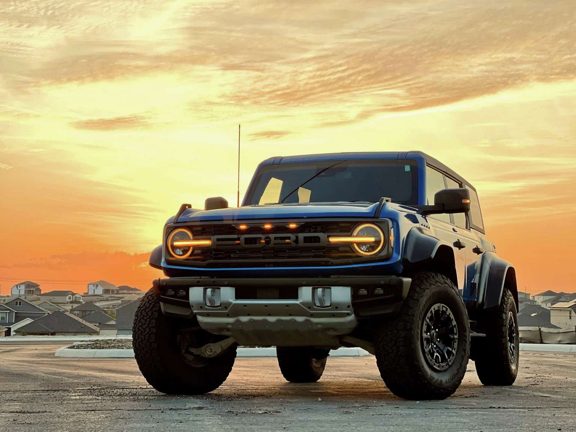 1920x1440 Bronco Raptor 2023 delivers sports car performance