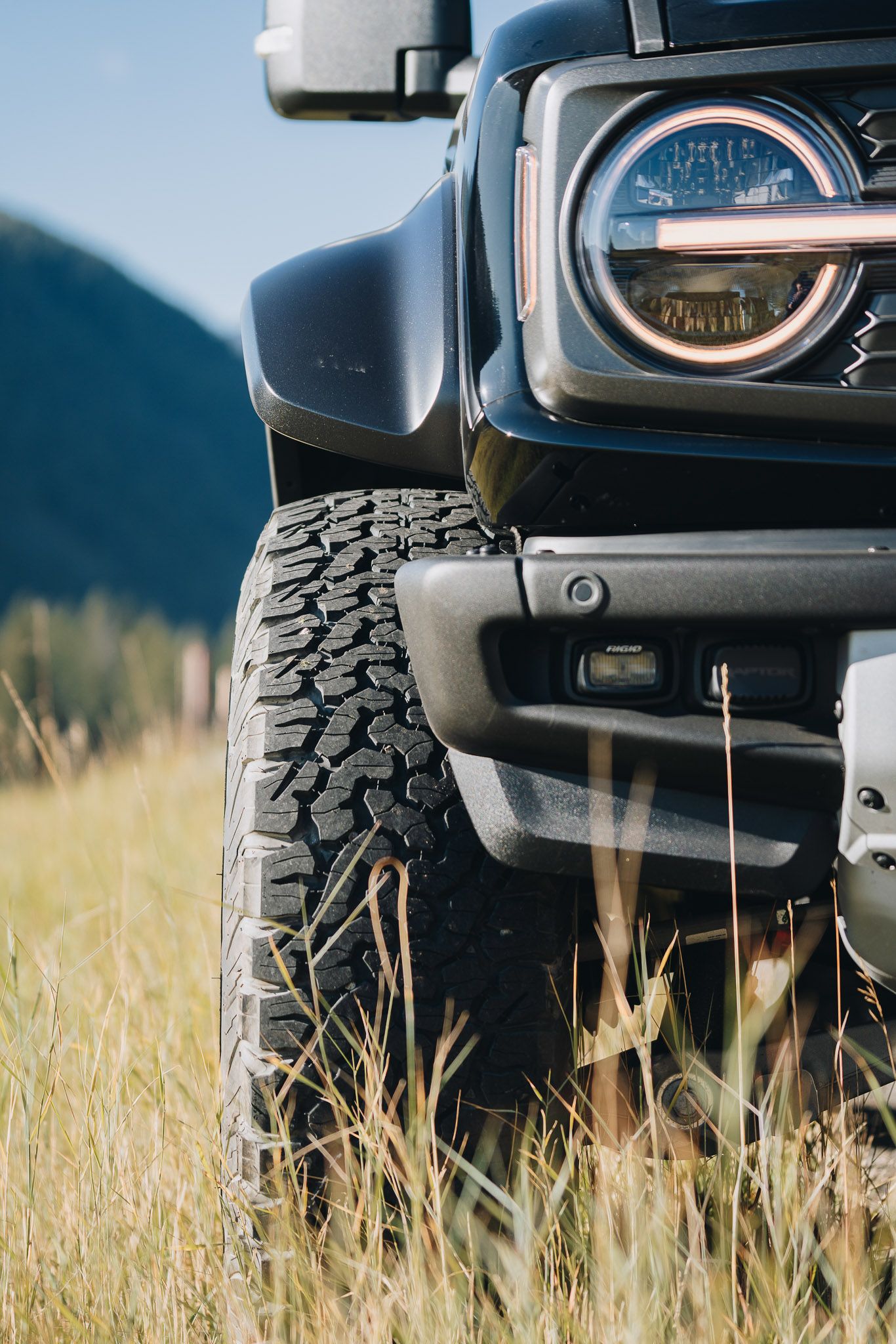 1366x2048 Ford Bronco Raptor: Unleash the MT Lambo!