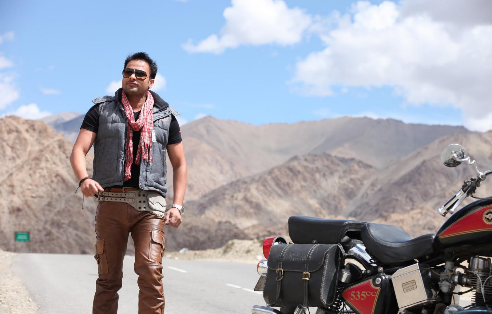1600x1022 Amrinder Gill Dashing Wallpaper, HD Celebrities 4K Wallpaper, Image and Background