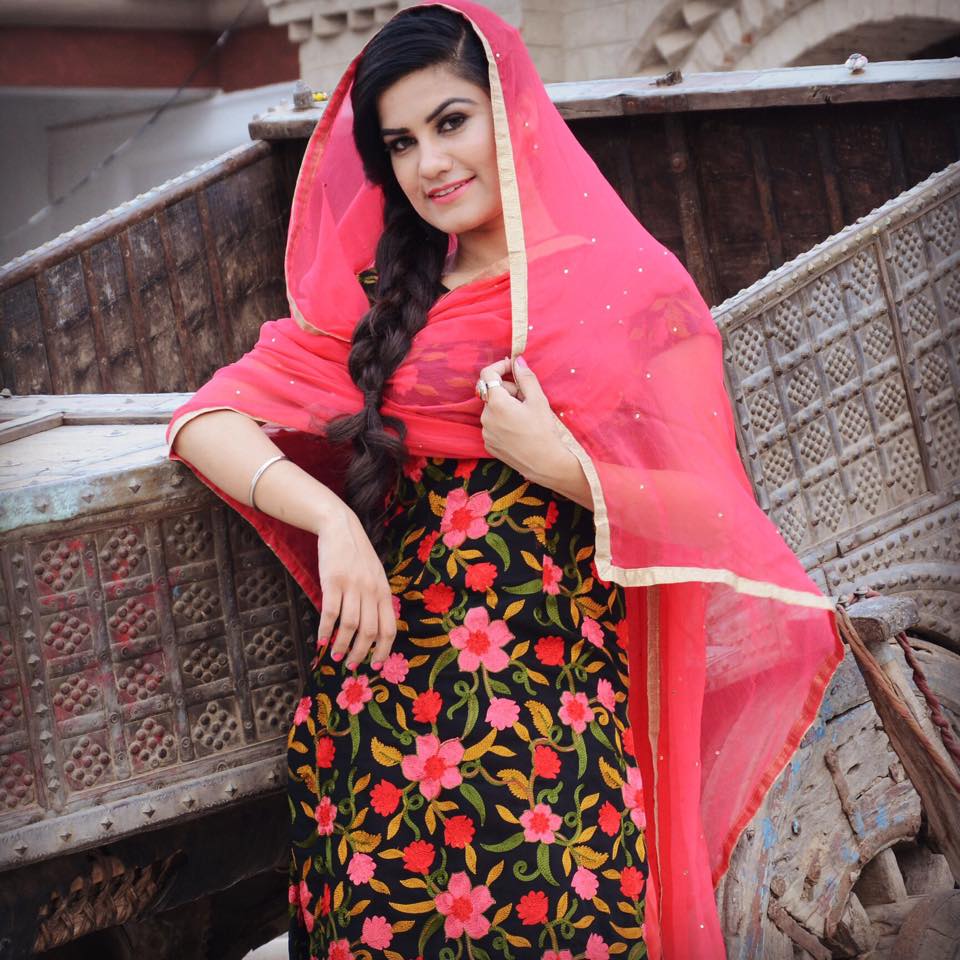 960x960 Kaur B Wallpaper