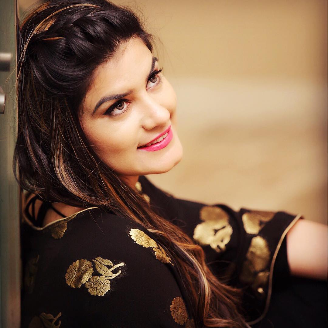 1080x1080 Beautiful Kaur B HD Wallpaper