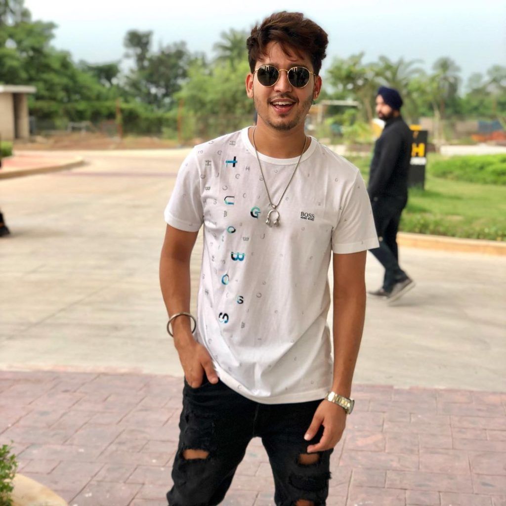 1024x1024 Karan Randhawa Wallpaper