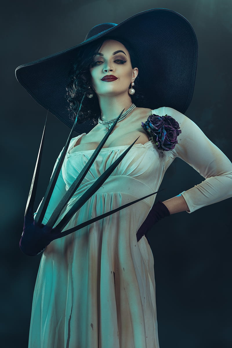 800x1200 HD alcina dimitrescu wallpaper