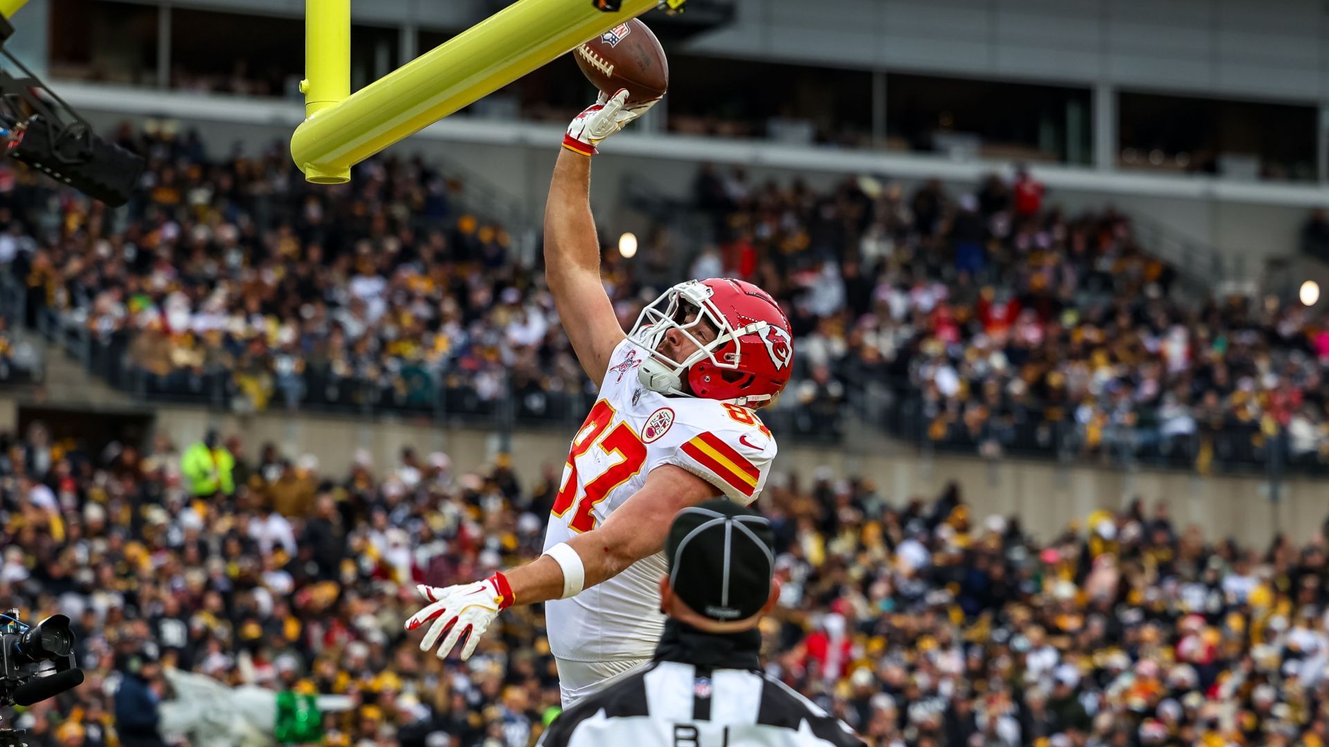 1920x1080 Tony Gonzalez Chiefs Dunk Photo Of Kansas City Chiefs Legend Tony Gonzalez In Action Kansas City