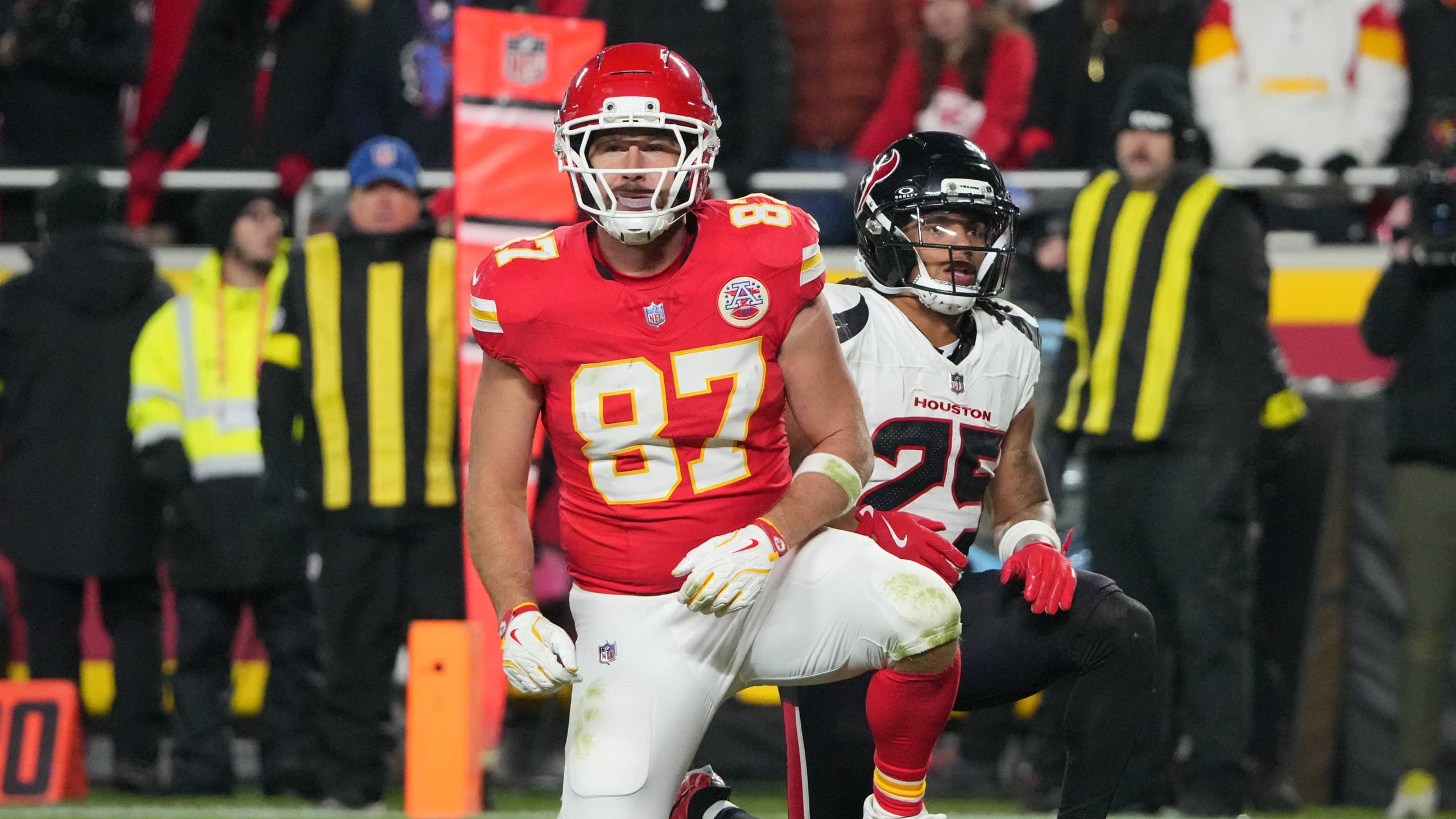 2560x1440 Travis Kelce Gave Retirement Decision Update To Tony Gonzalez