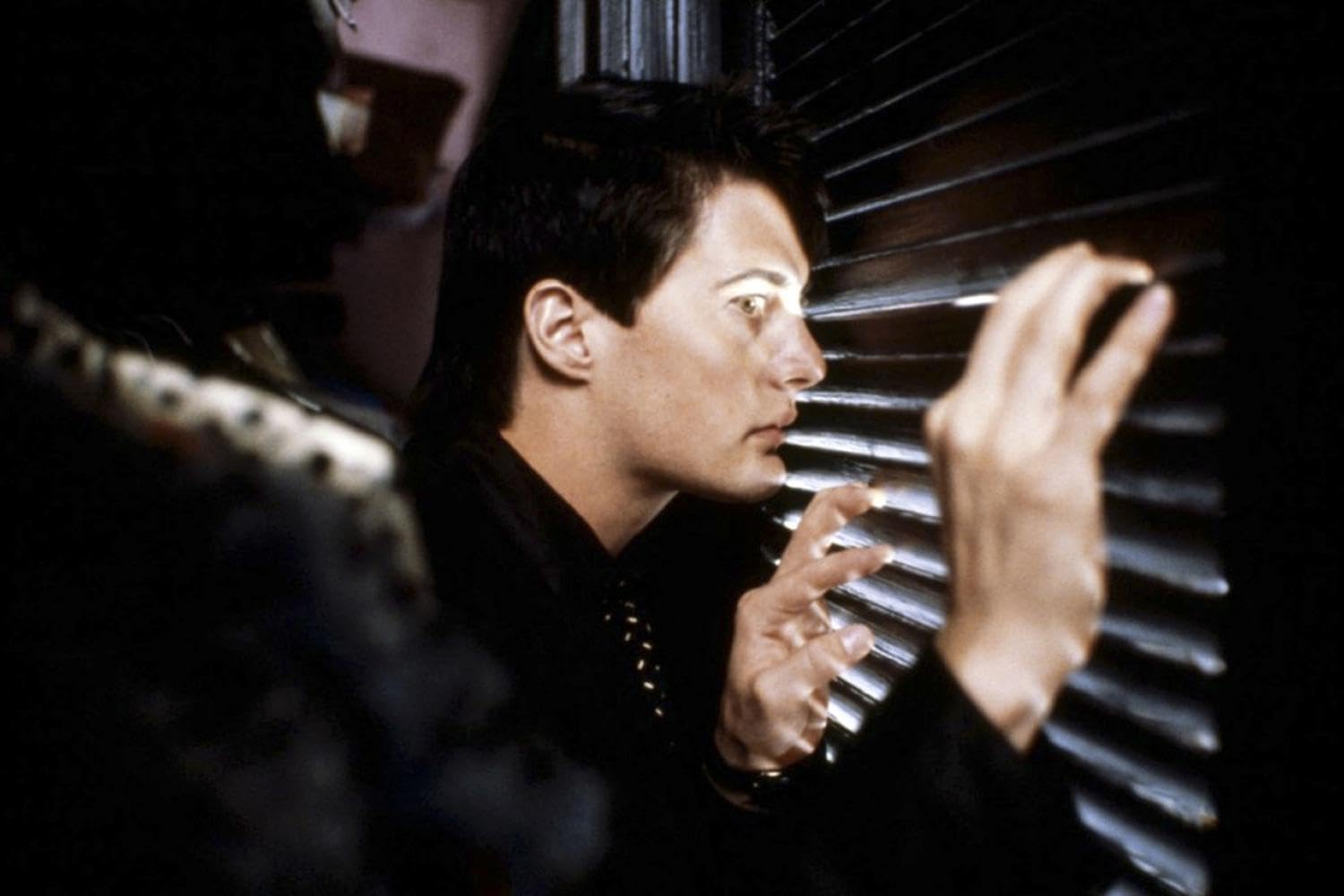 1500x1000 ART.COM Wall Photo Blue Velvet by DavidLynch with Kyle MacLachlan, 1986 (photo), 36 x 24: Posters & Prints