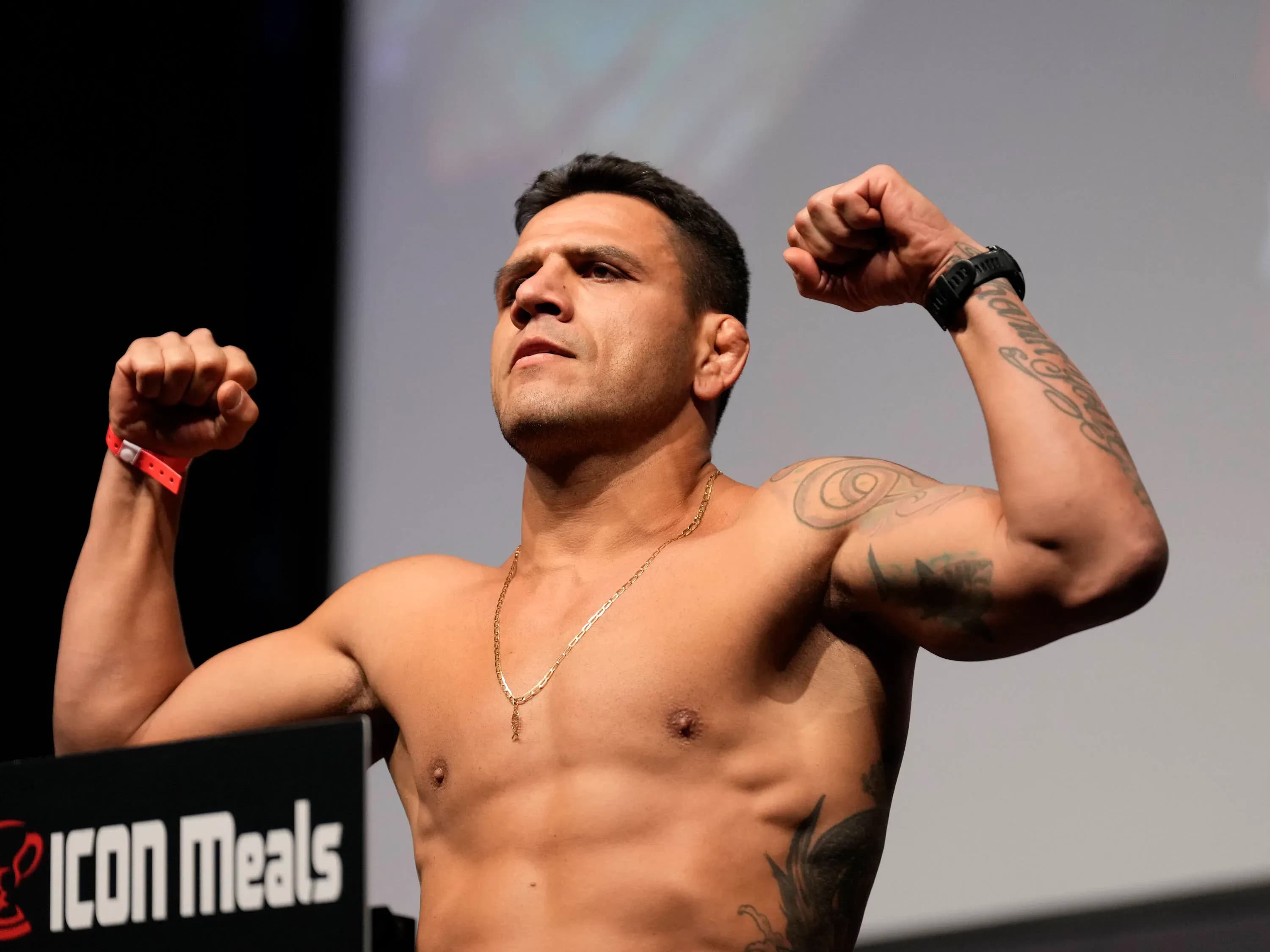 3000x2250 Rafael dos Anjos set to face Alexander Hernandez at UFC 332