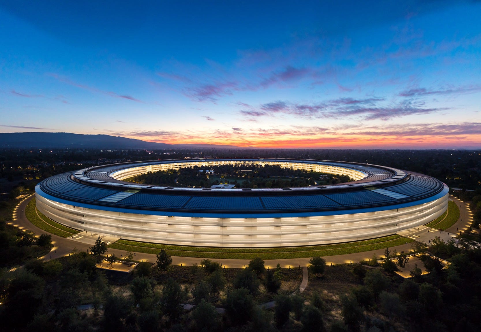 1667x1152 Apple Park: Redefining the Office of Tomorrow.