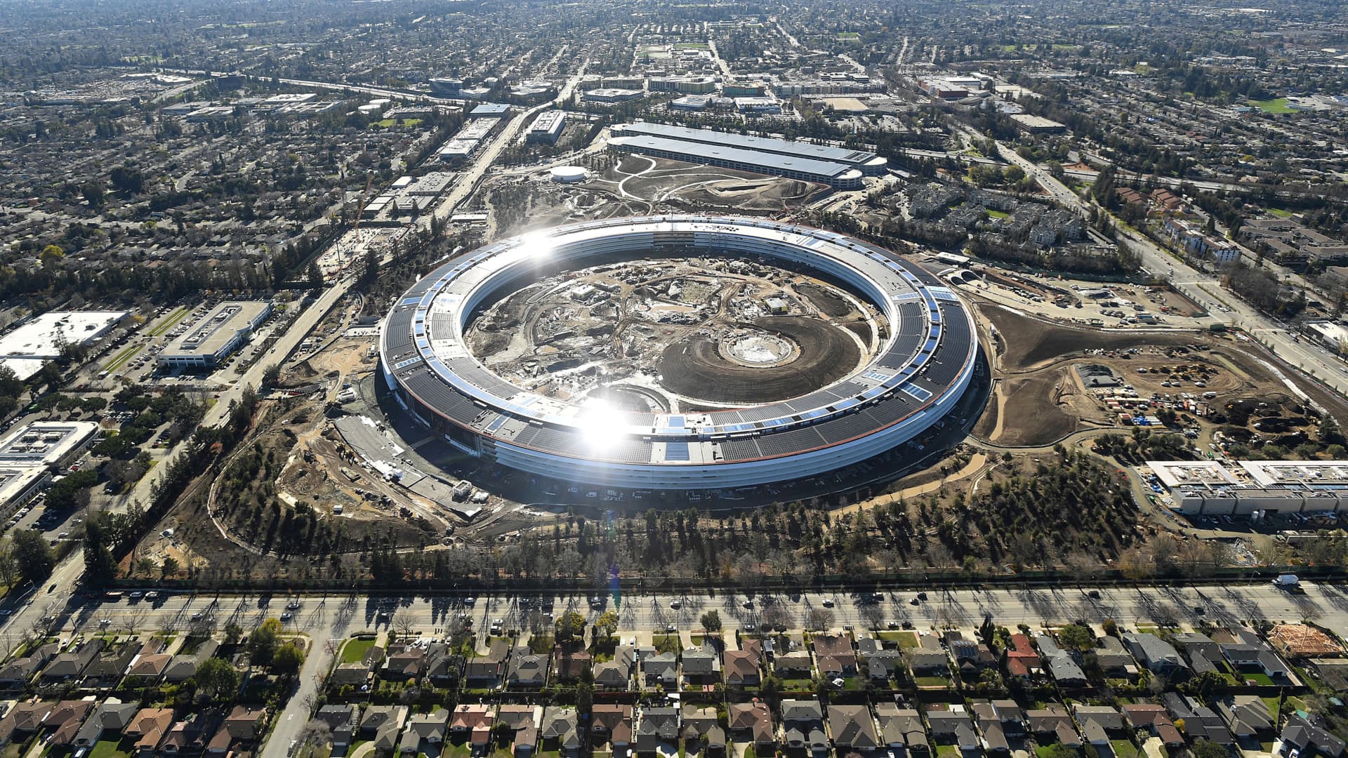 1920x1080 The Science And Design Behind Apple's Innovation Obsessed New Workspace