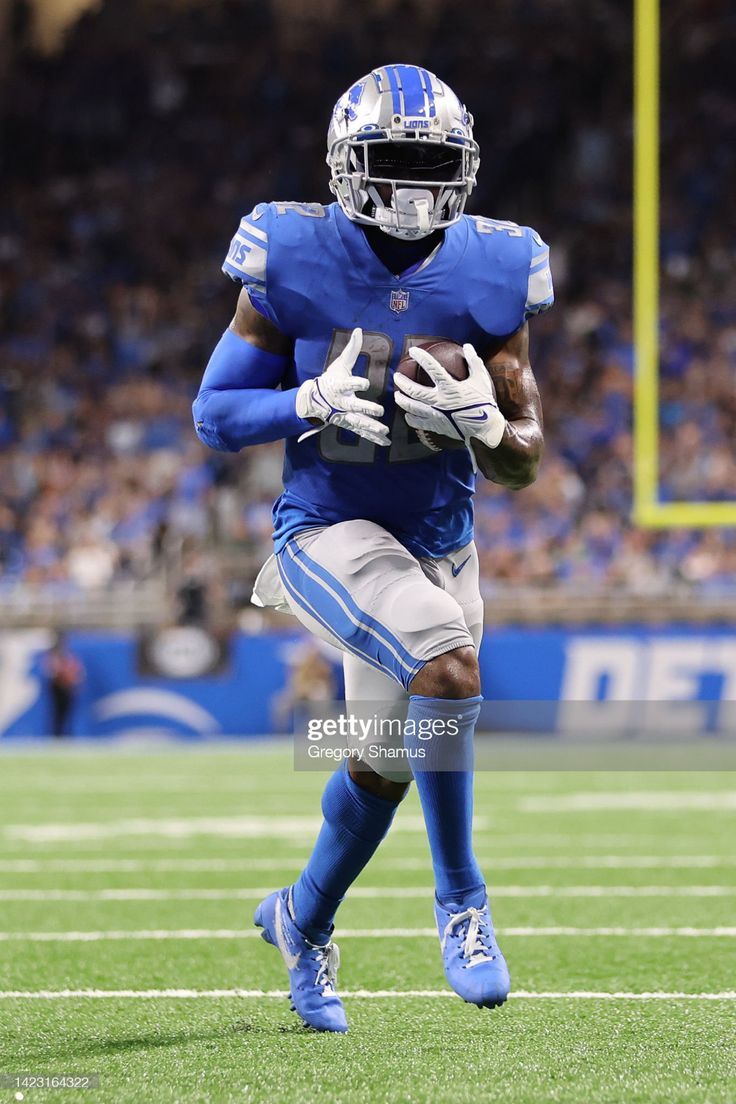 736x1104 D'Andre Swift of the Detroit Lions plays against the Philadelphia. Shilo sanders wallpaper, D'